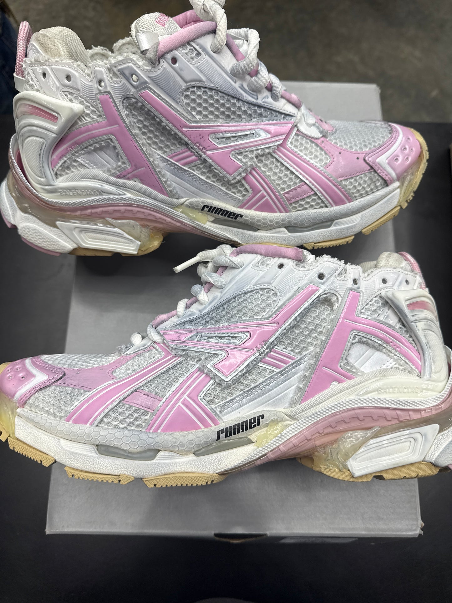 Balenciaga Runner Pink (U) - 42(9)