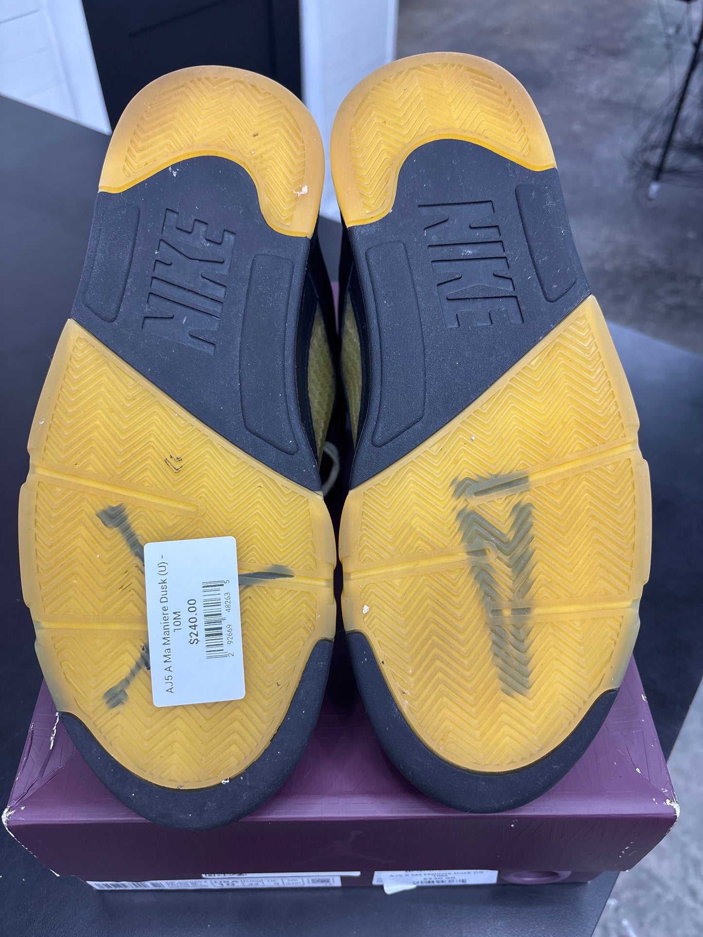 AJ5 A Ma Maniere Dusk (U) - 10M