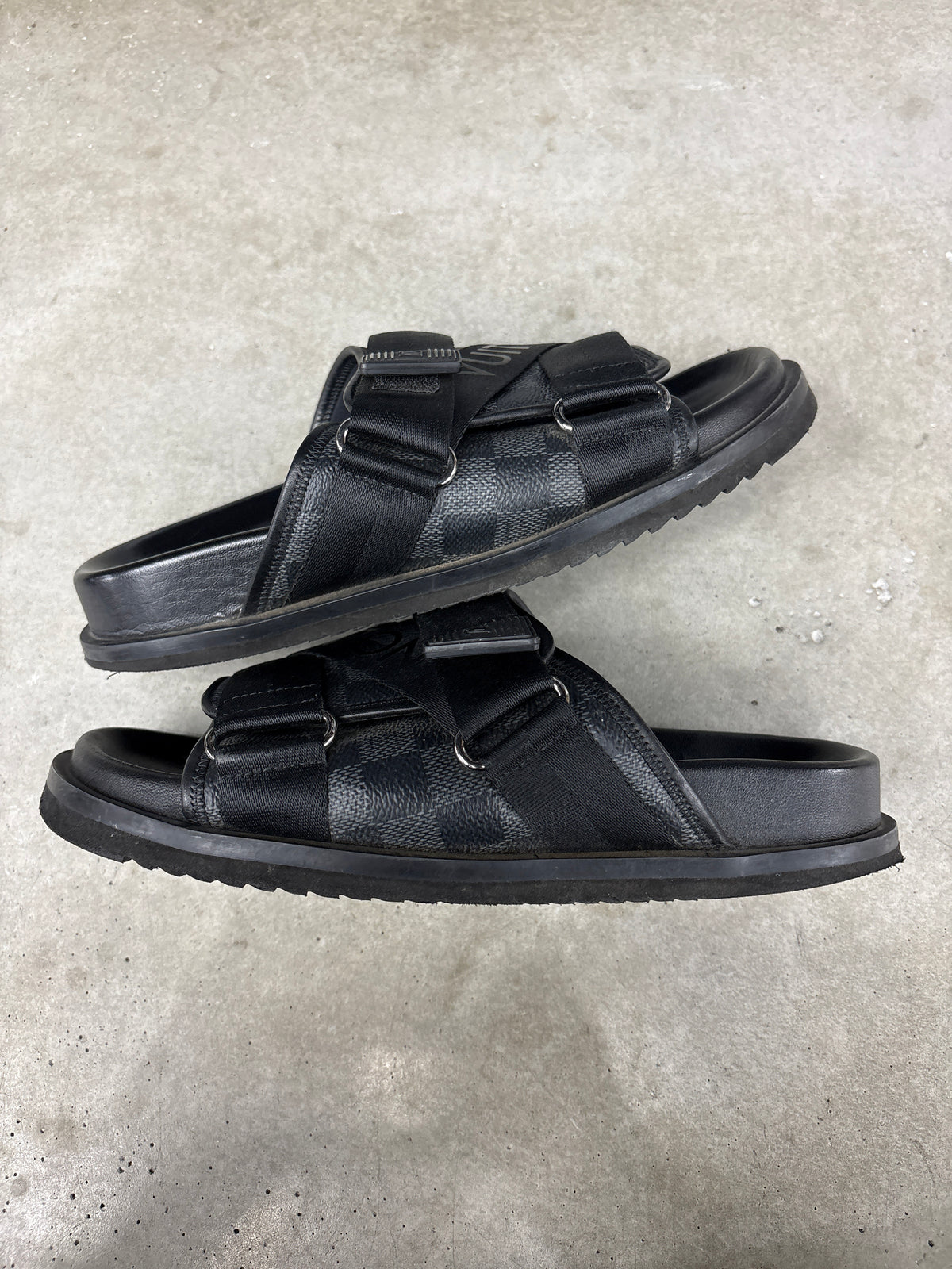 Louis Vuitton Damier Slides (U) - 8M (NB)**