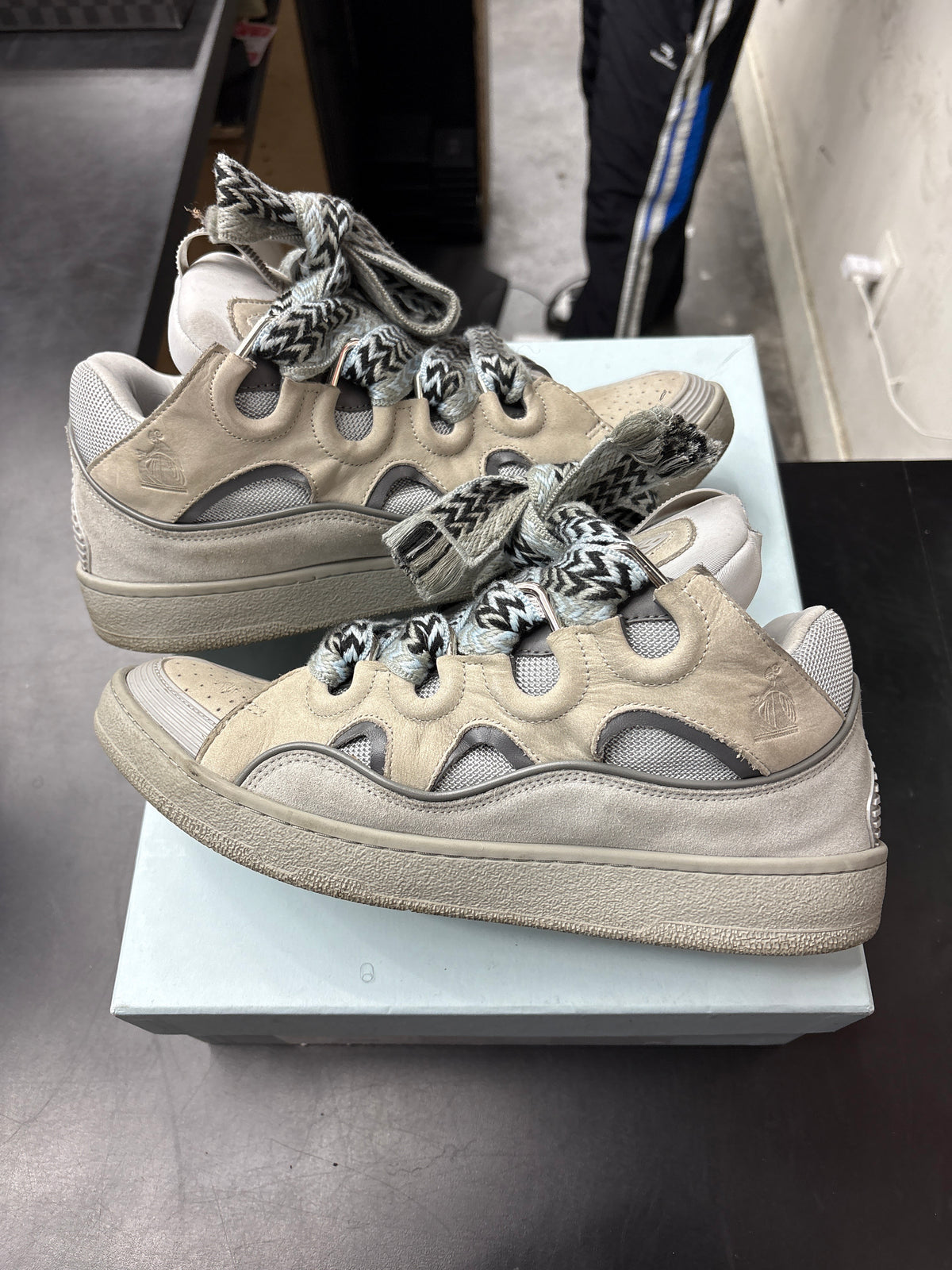 LANVIN Curb Grey (U) - 45(12)**