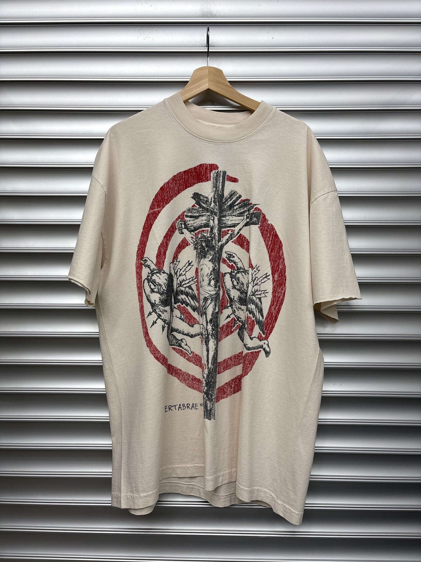 Vertabrae Diatressed Swirl Tee - XL