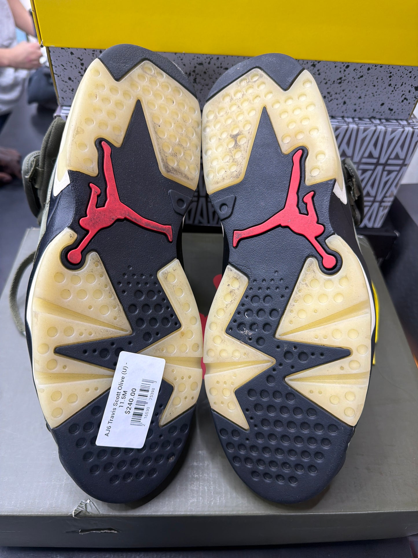 AJ6 Travis Scott Olive (U) - 11.5M