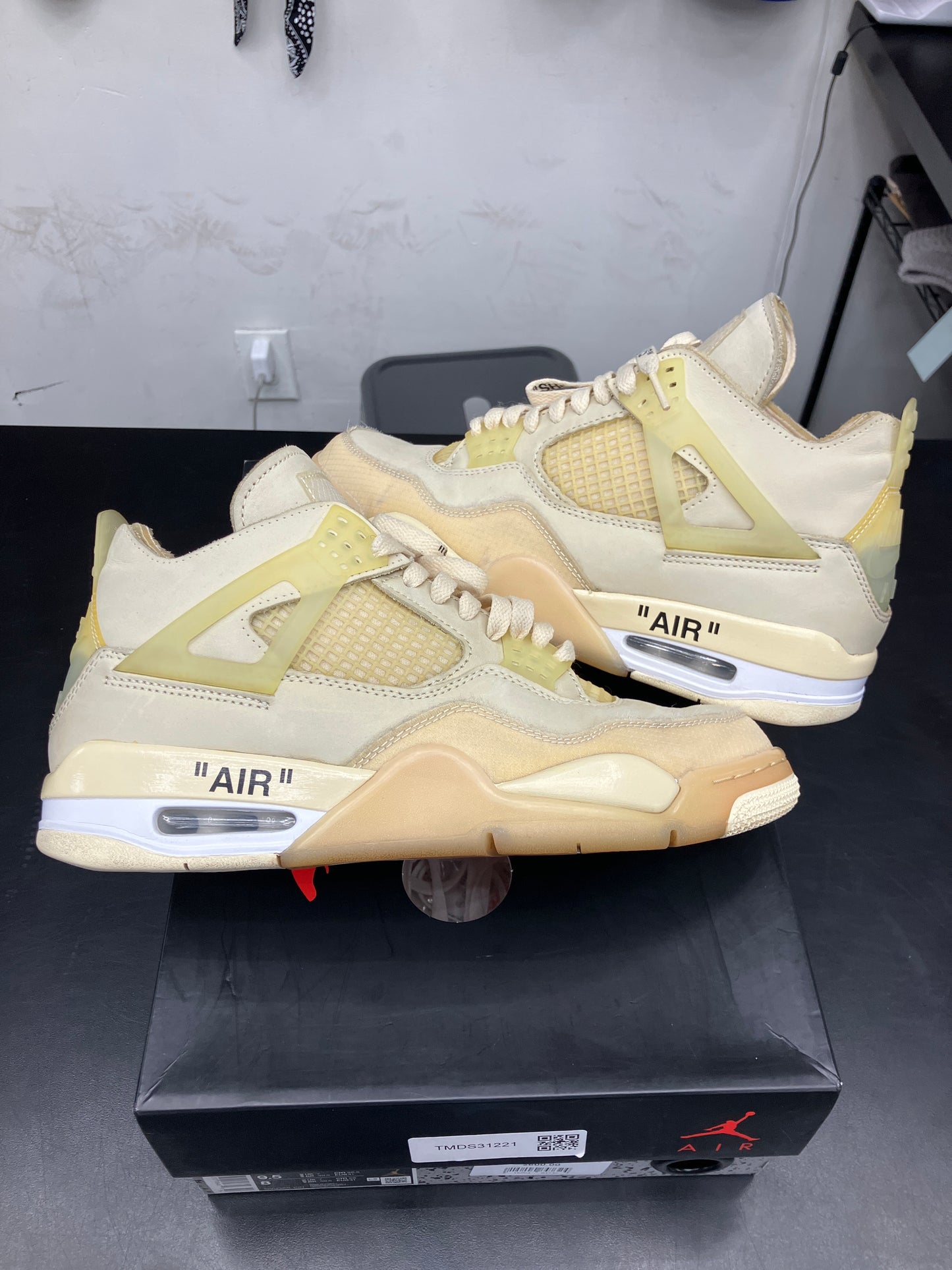 AJ4 Off White Sail (U) - 9.5W