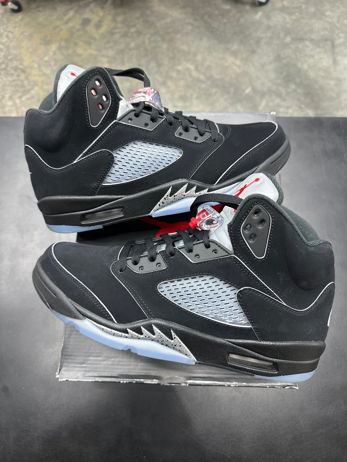 AJ5 Black Metallic (U) - 11.5M