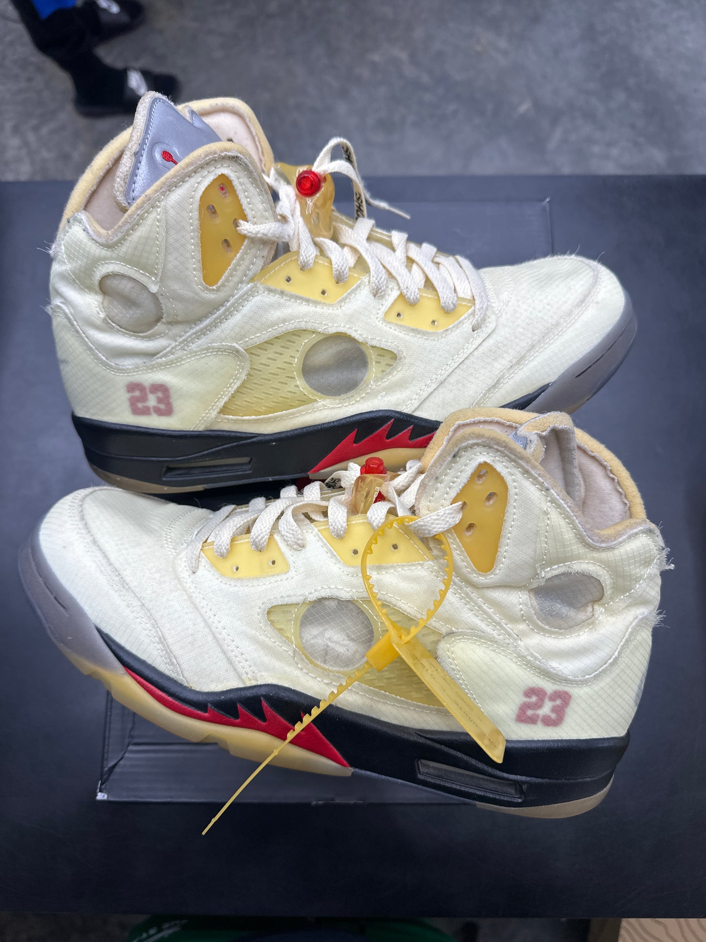 AJ5 Off White Sail (U) - 11.5M