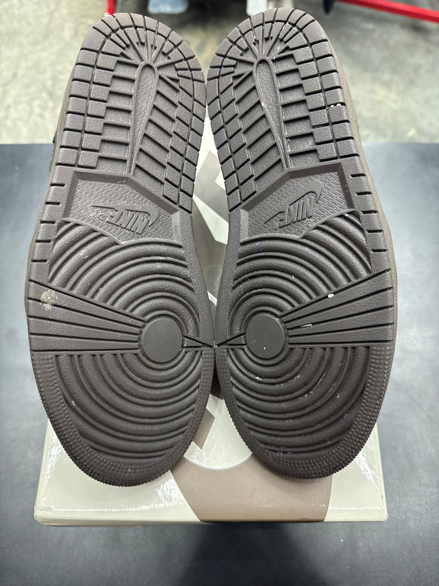AJ1 Low Travis Scott Velvet Brown (U) - 7.5M