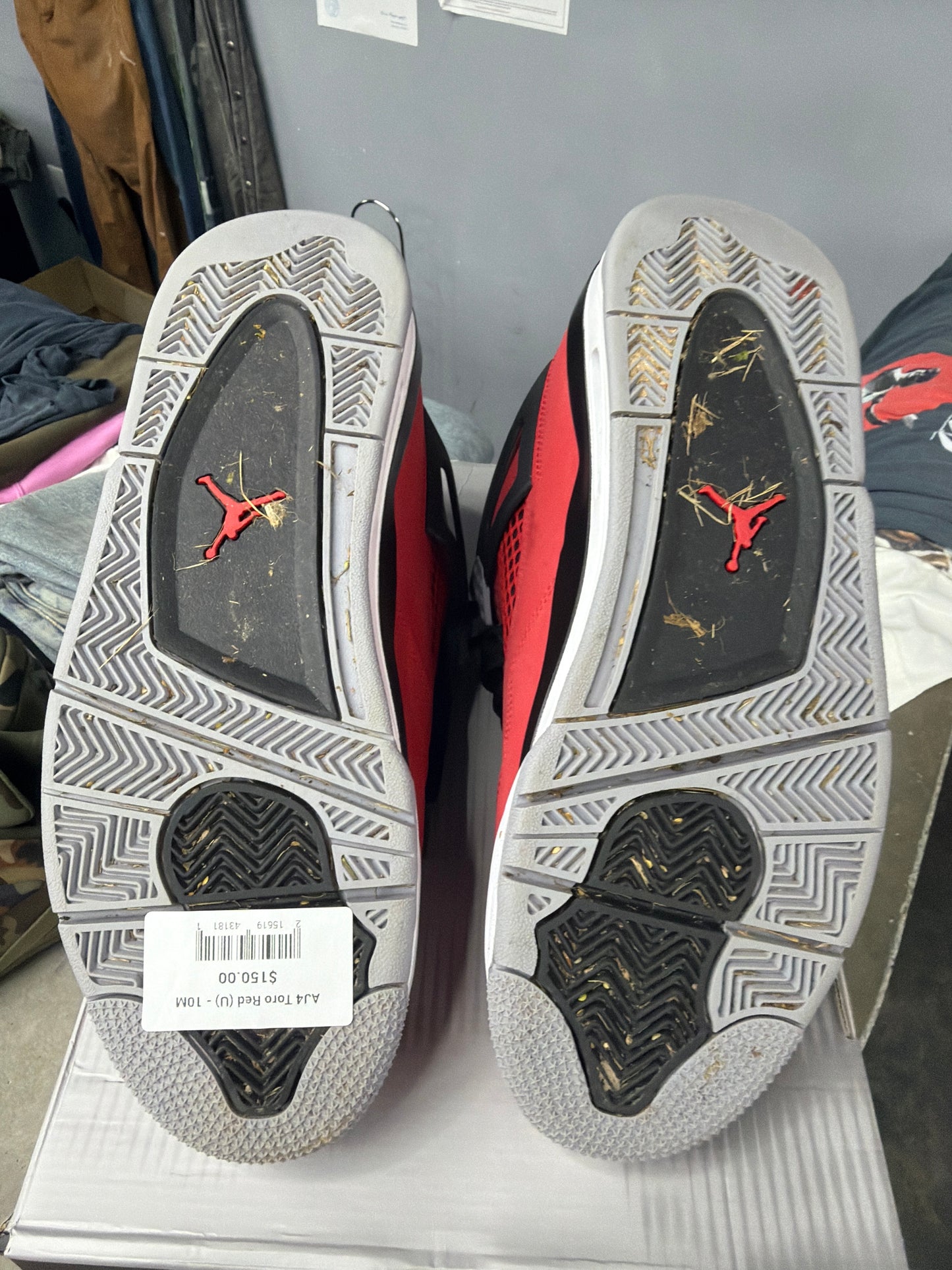 AJ4 Toro Red (U) - 10M