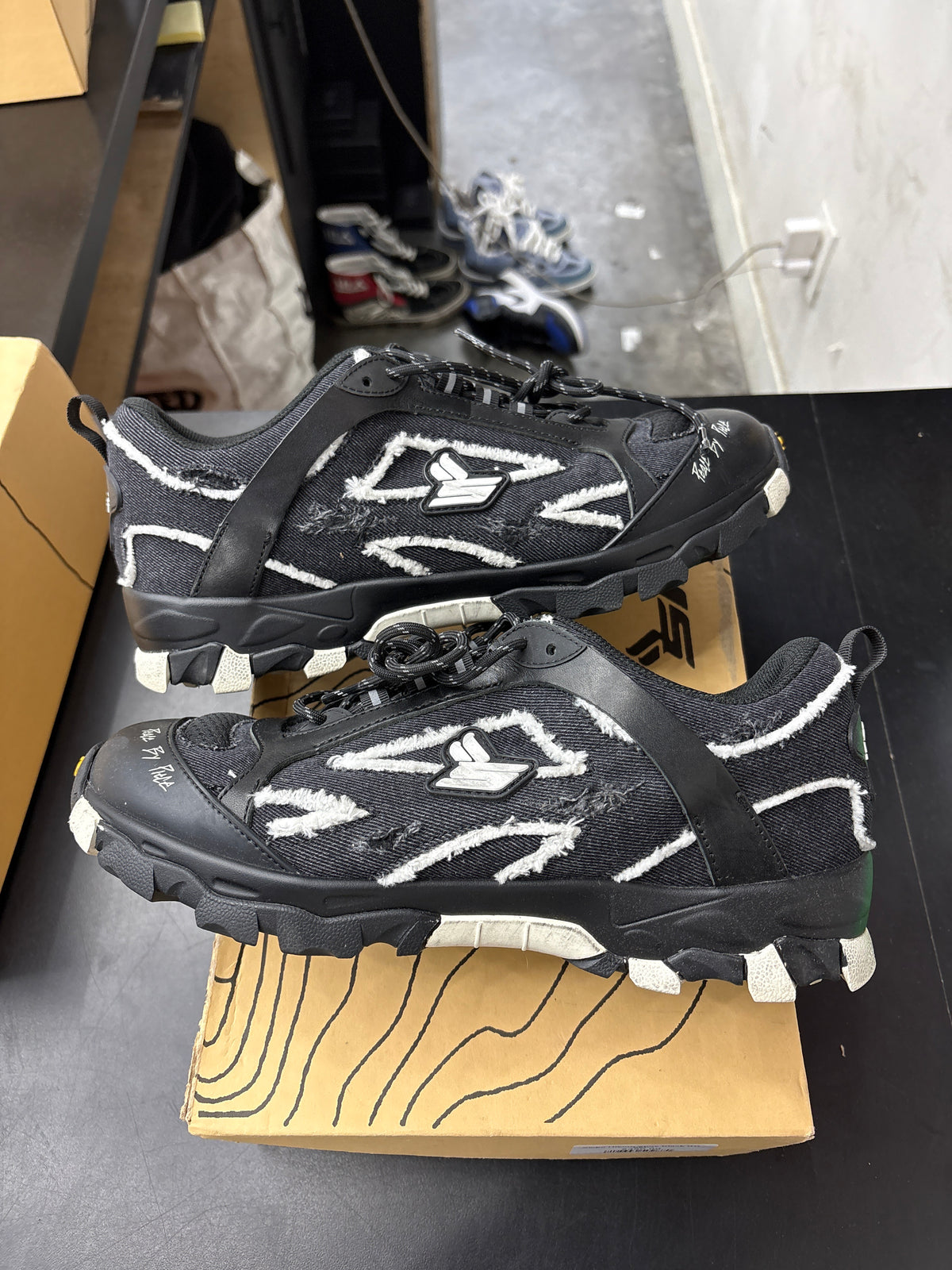 Sicko Hiking Shoe Black (U) - 9M**