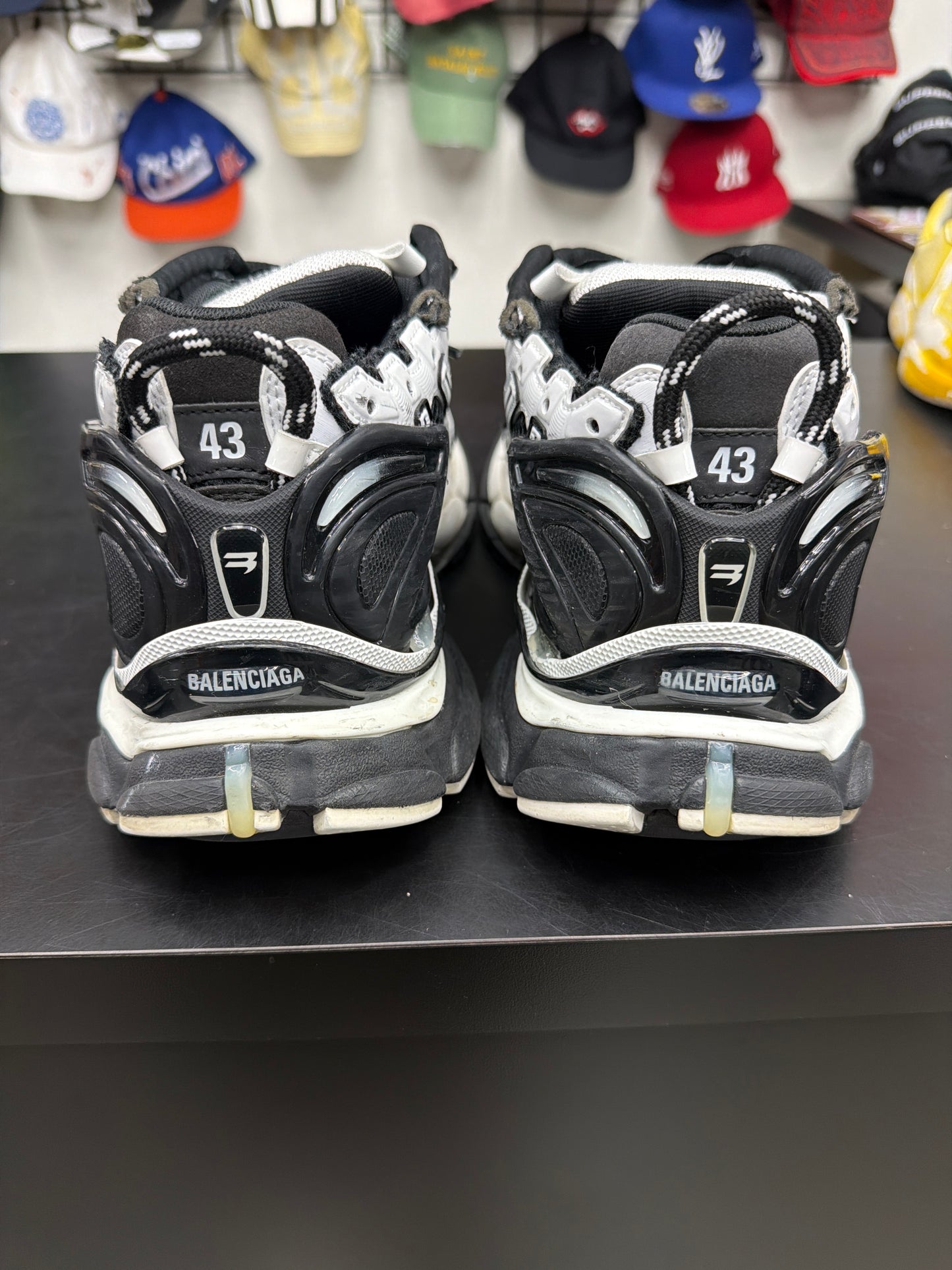 Balenciaga Runner Black/White (U) - 43(10) (NB)