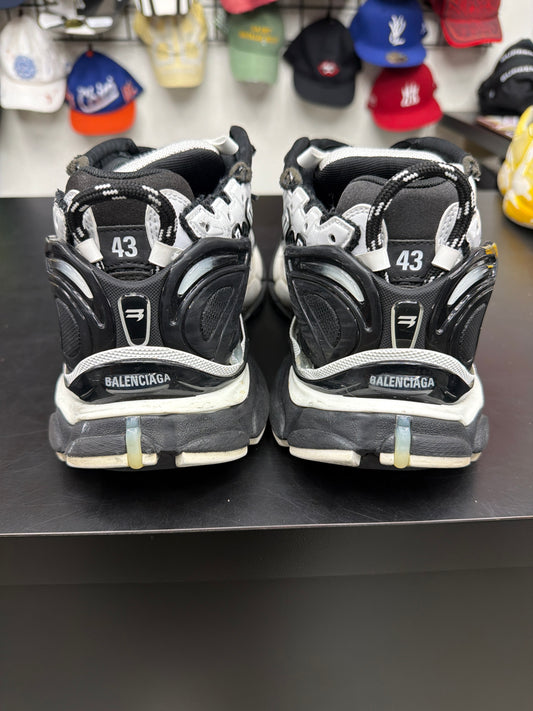 Balenciaga Runner Black/White (U) - 43(10) (NB)