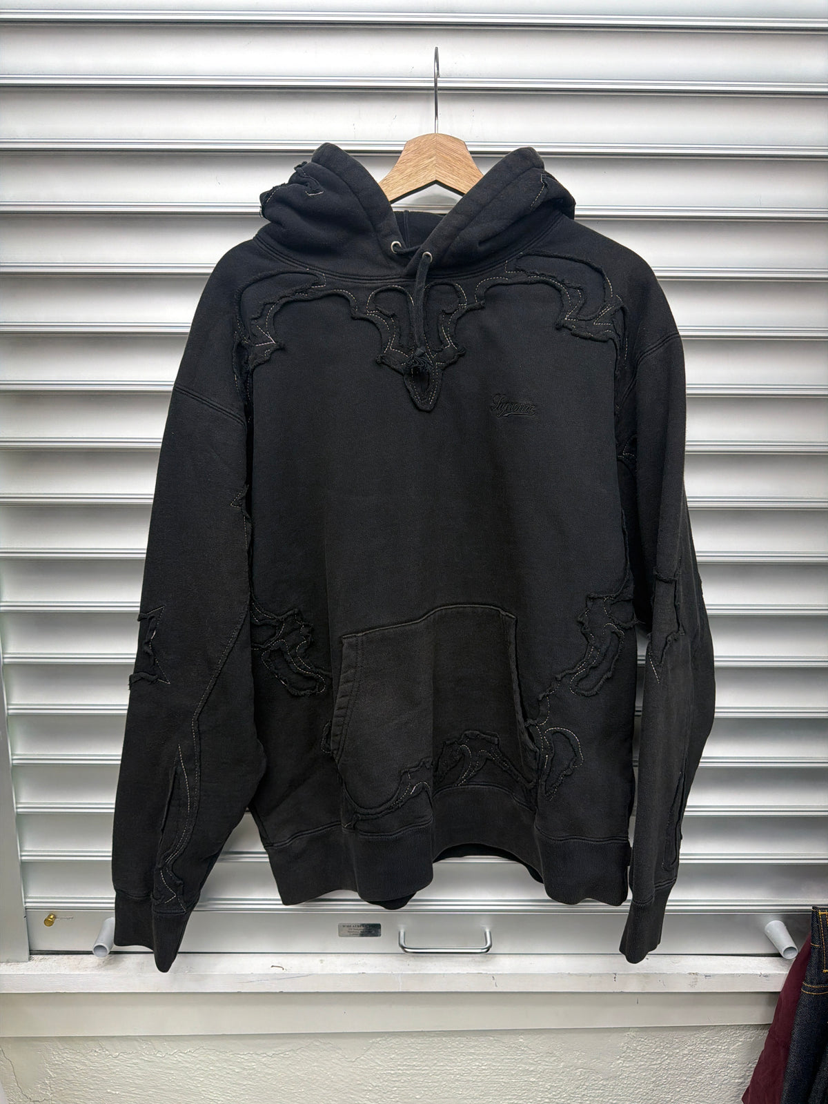 Supreme Frayed Logo Hoodie- M**