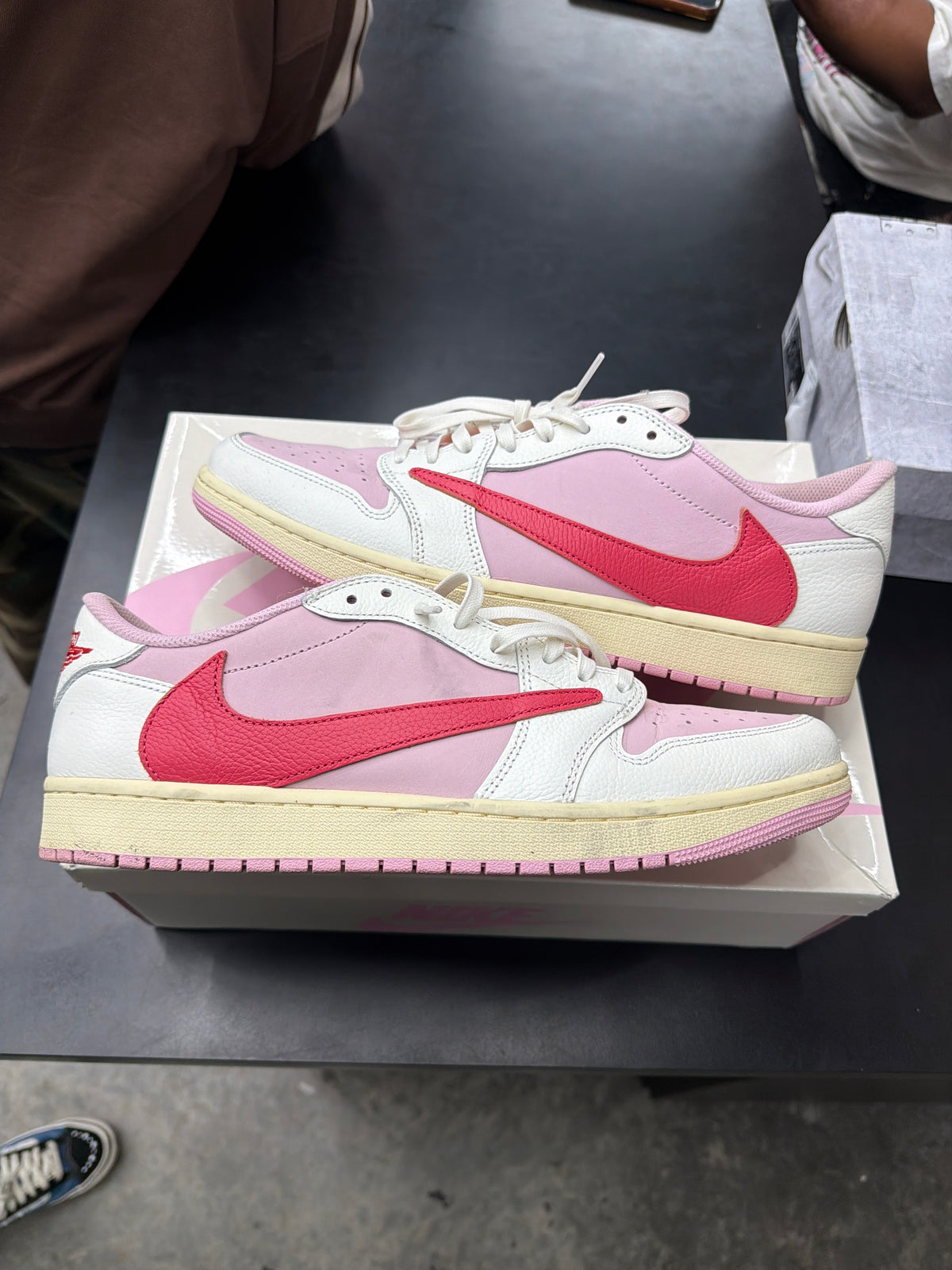 AJ1 Low Travis Scott Tropical Pink (U) - 12.5M**