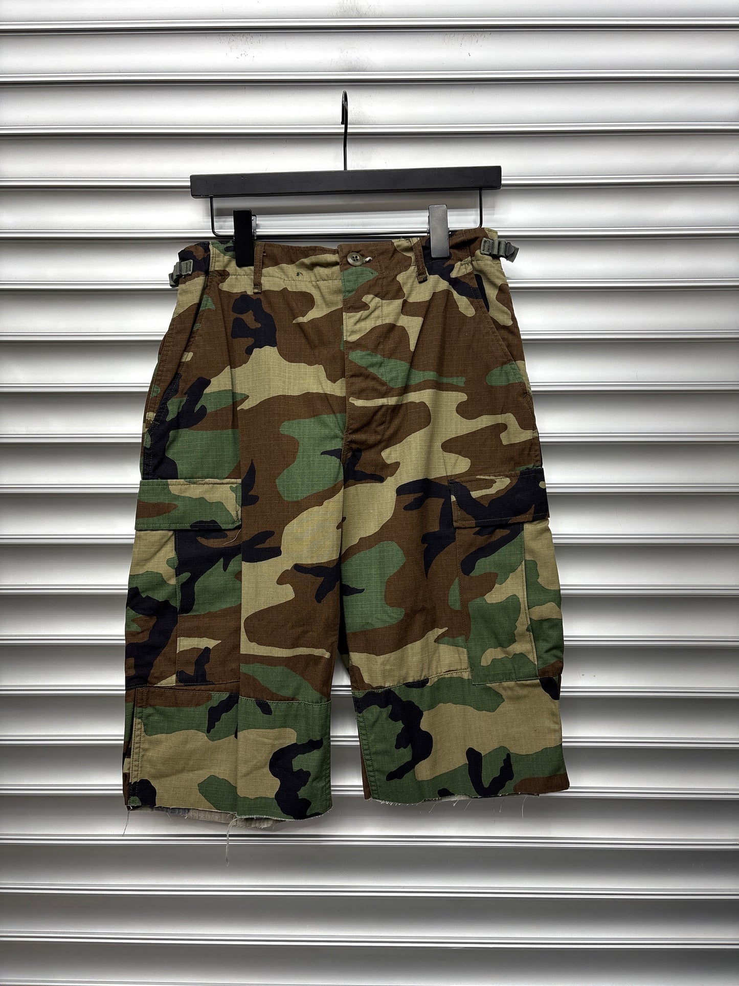 Vintage Green Camo Shorts - 32