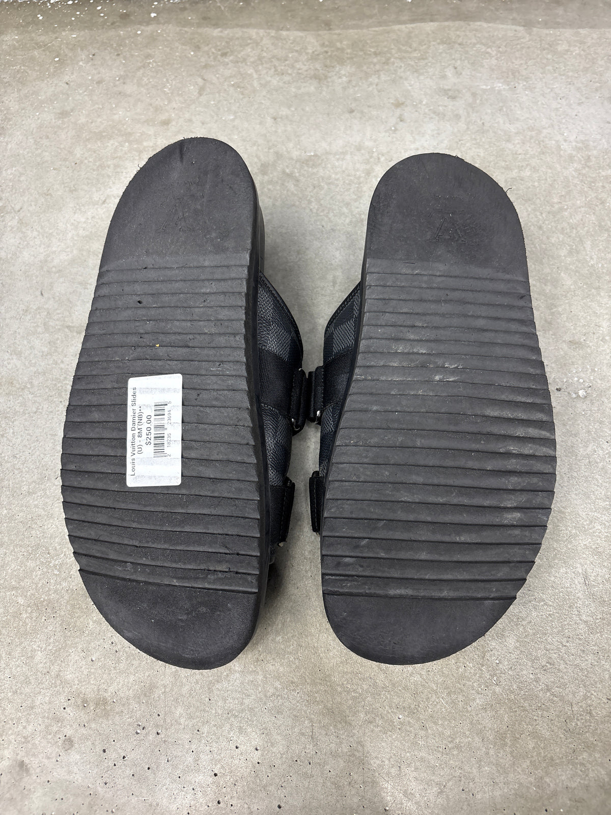 Louis Vuitton Damier Slides (U) - 8M (NB)**