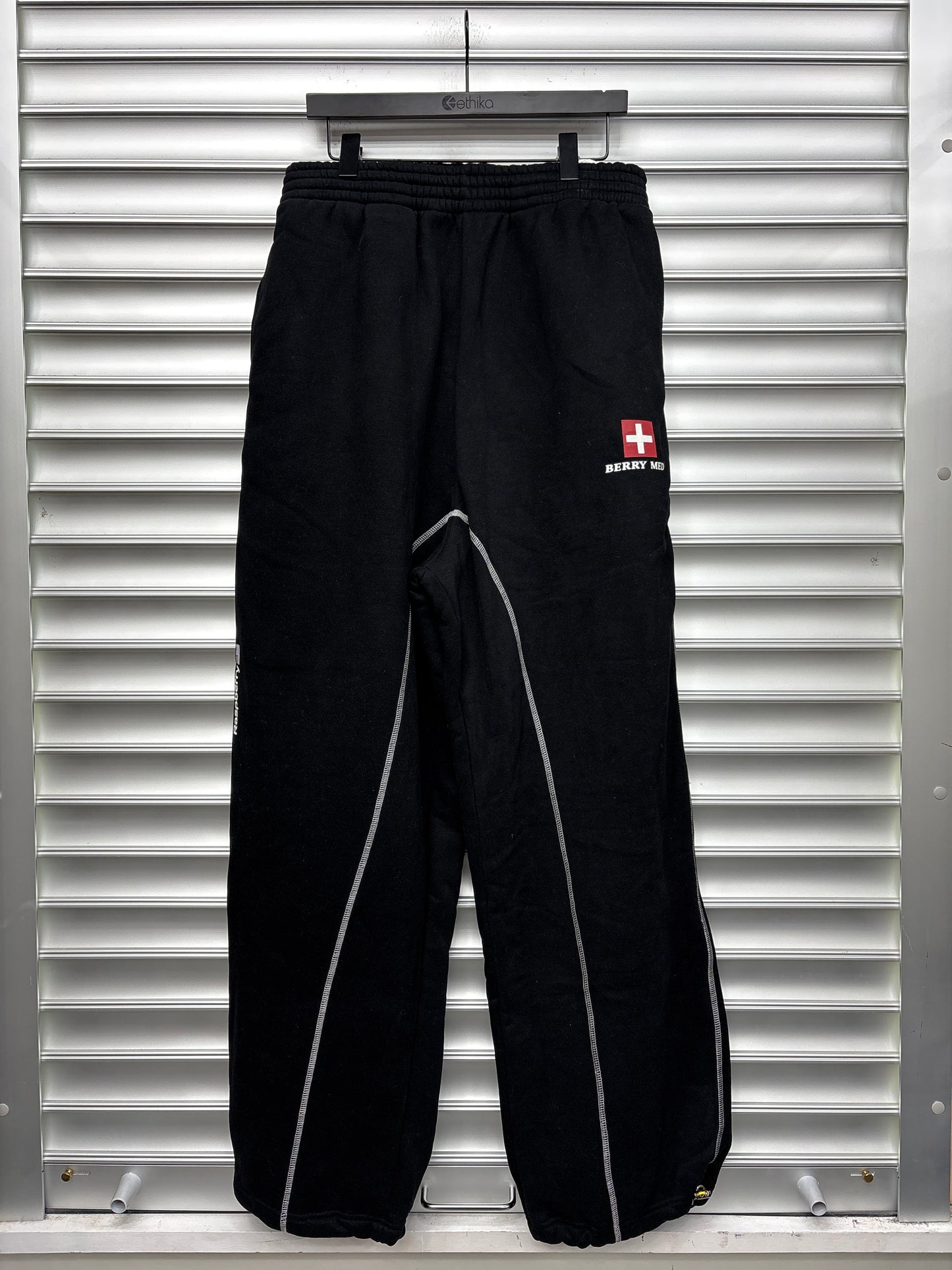 Raspberry Berry Med Black Sweatpants - M**
