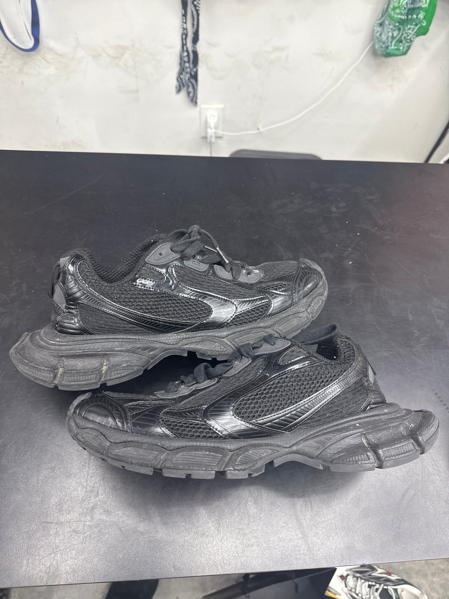 Balenciaga 3XL Black (U) - 44(11) (NB)