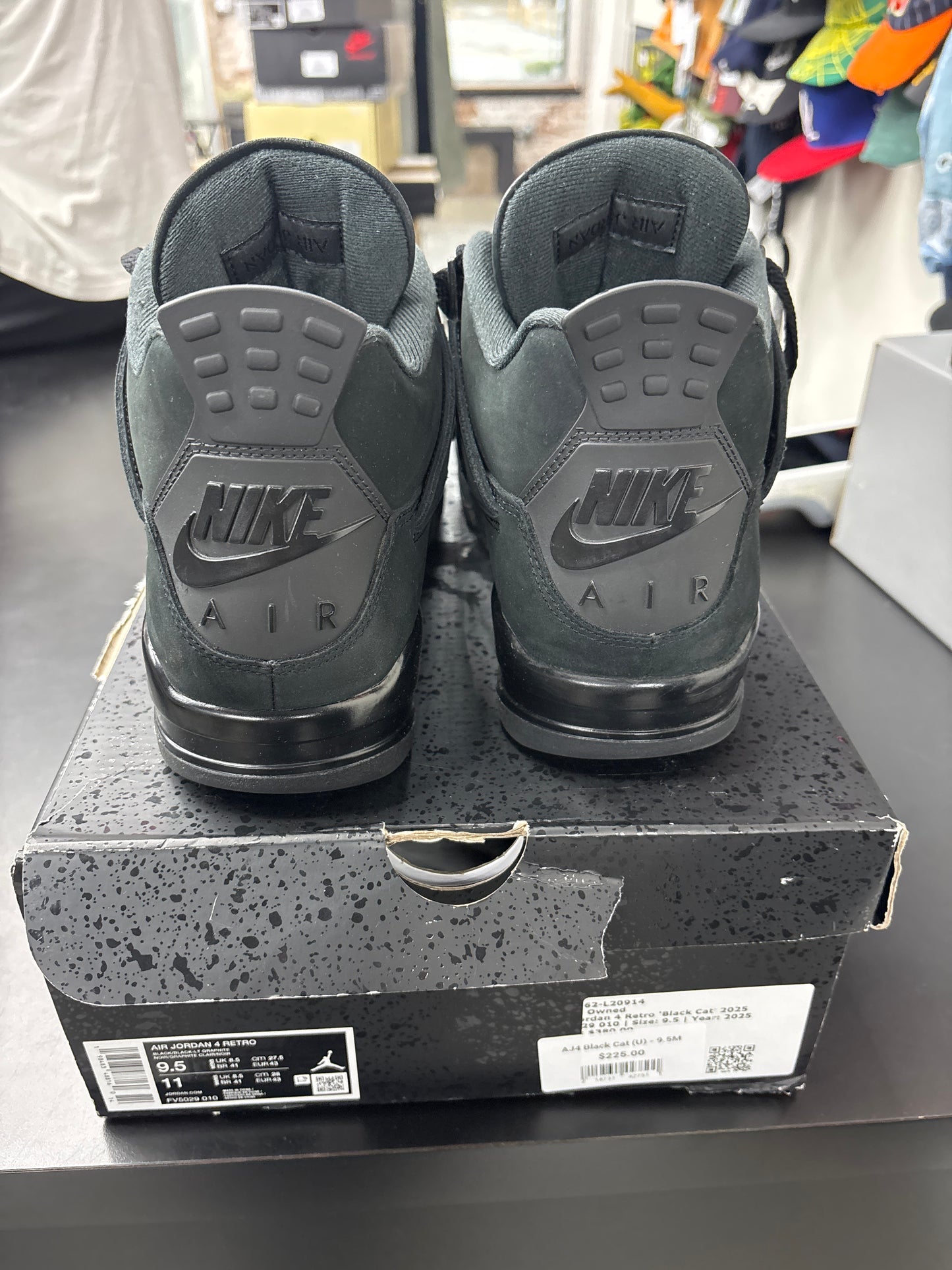 AJ4 Black Cat (U) - 9.5M
