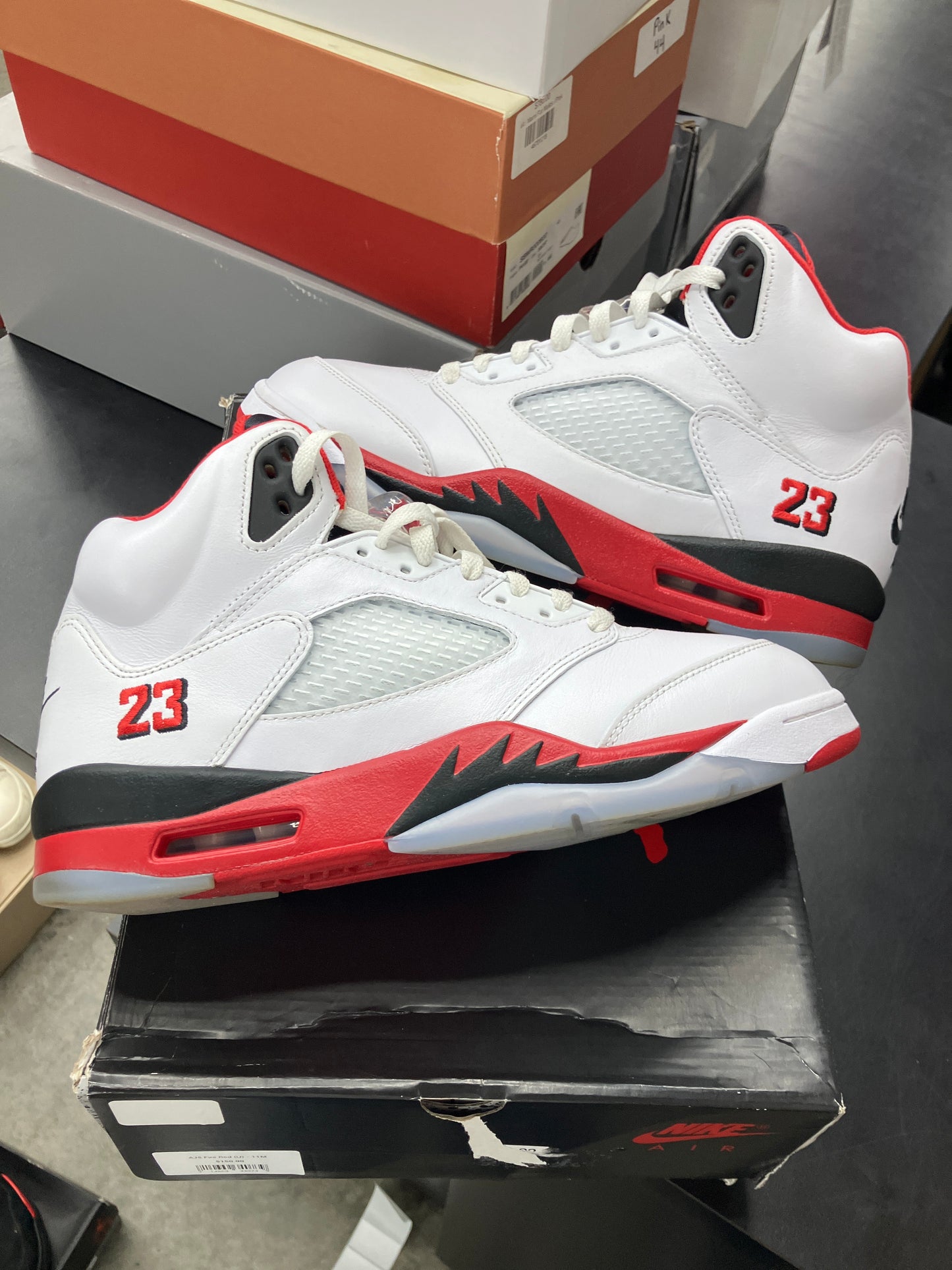 AJ5 Fire Red (U) - 11M