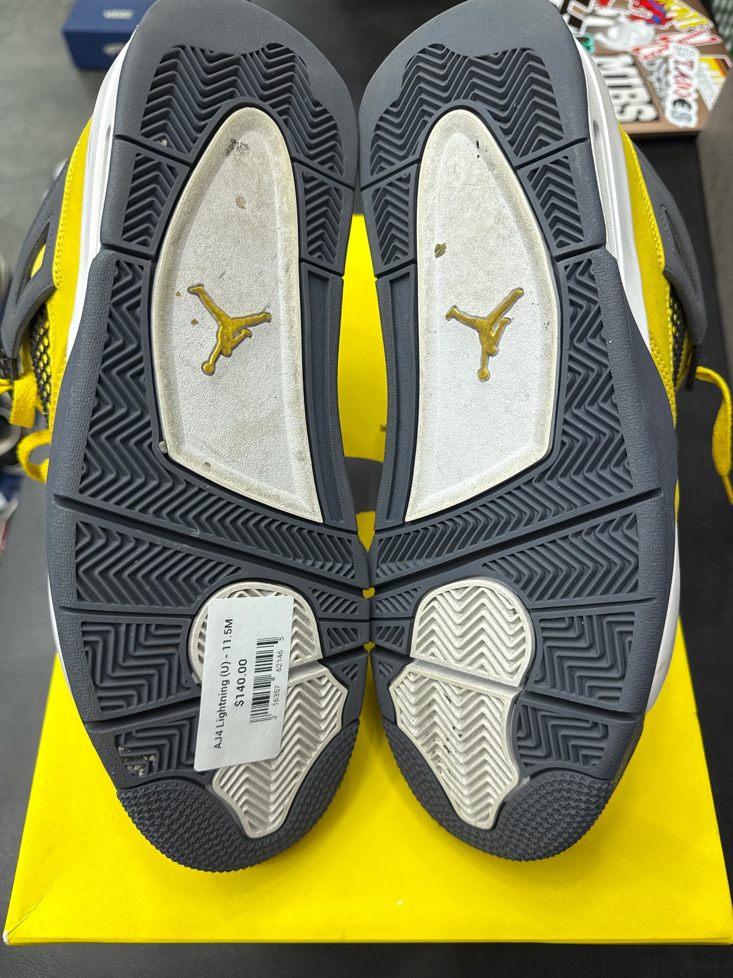 AJ4 Lightning (U) - 11.5M