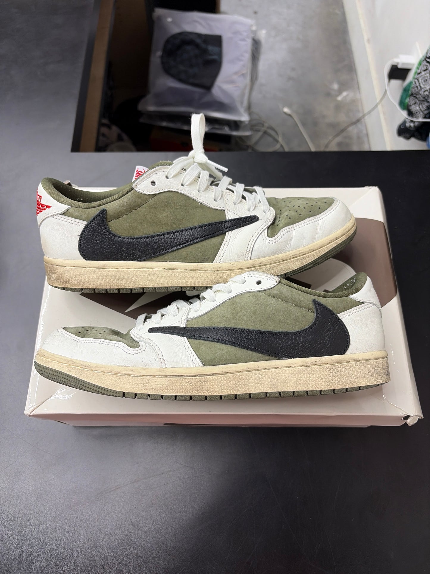AJ1 Low Travis Scott Olive (U) - 9.5M