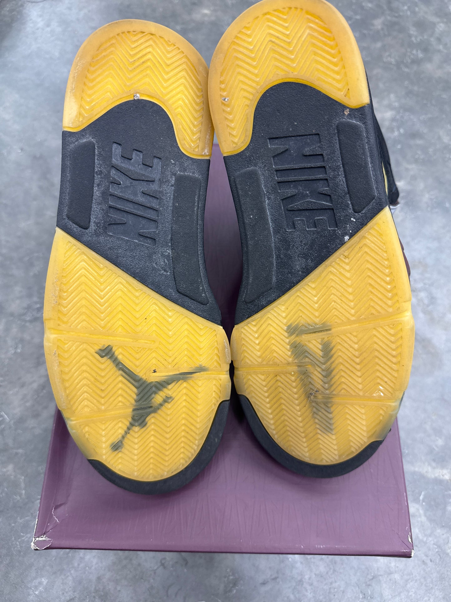 AJ5 A Ma Maniere Dusk (U) - 9.5M
