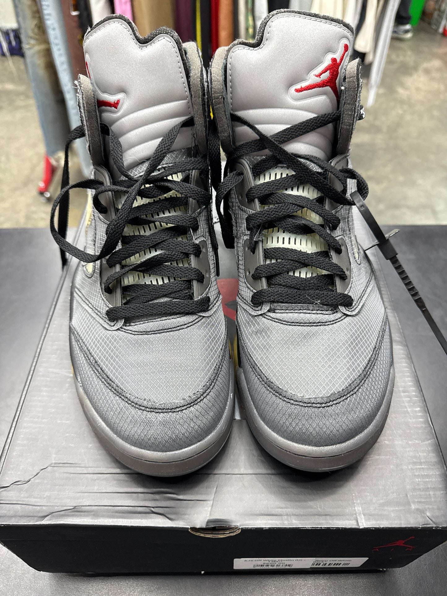 AJ5 Off White Muslin (U) - 13M**