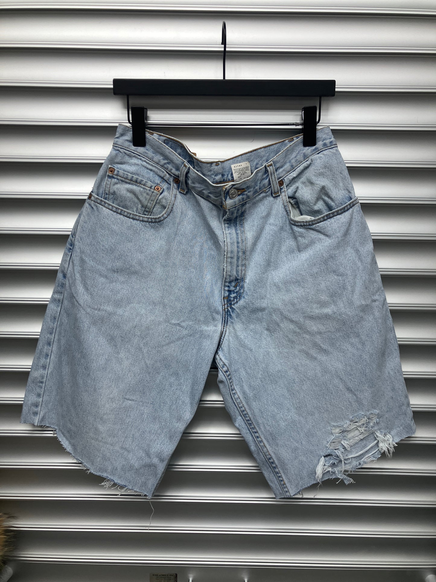 Vintage Levis Lightwash Shorts - 33