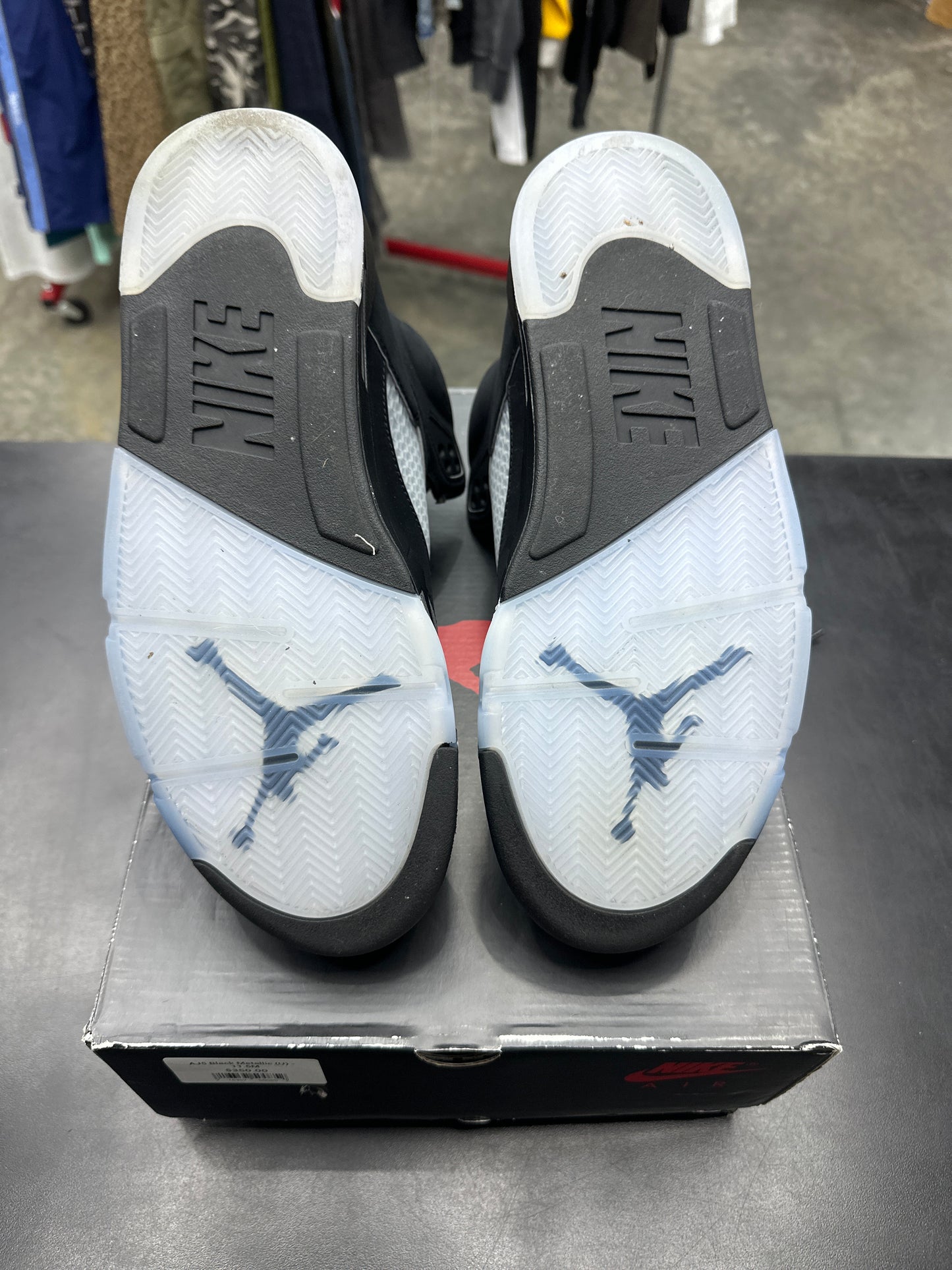 AJ5 Black Metallic (U) - 11.5M