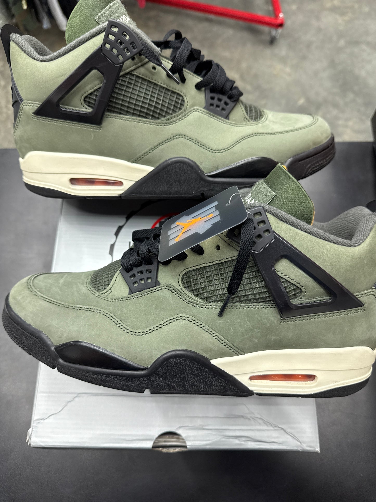 AJ4 Undefeated (U) - 13M