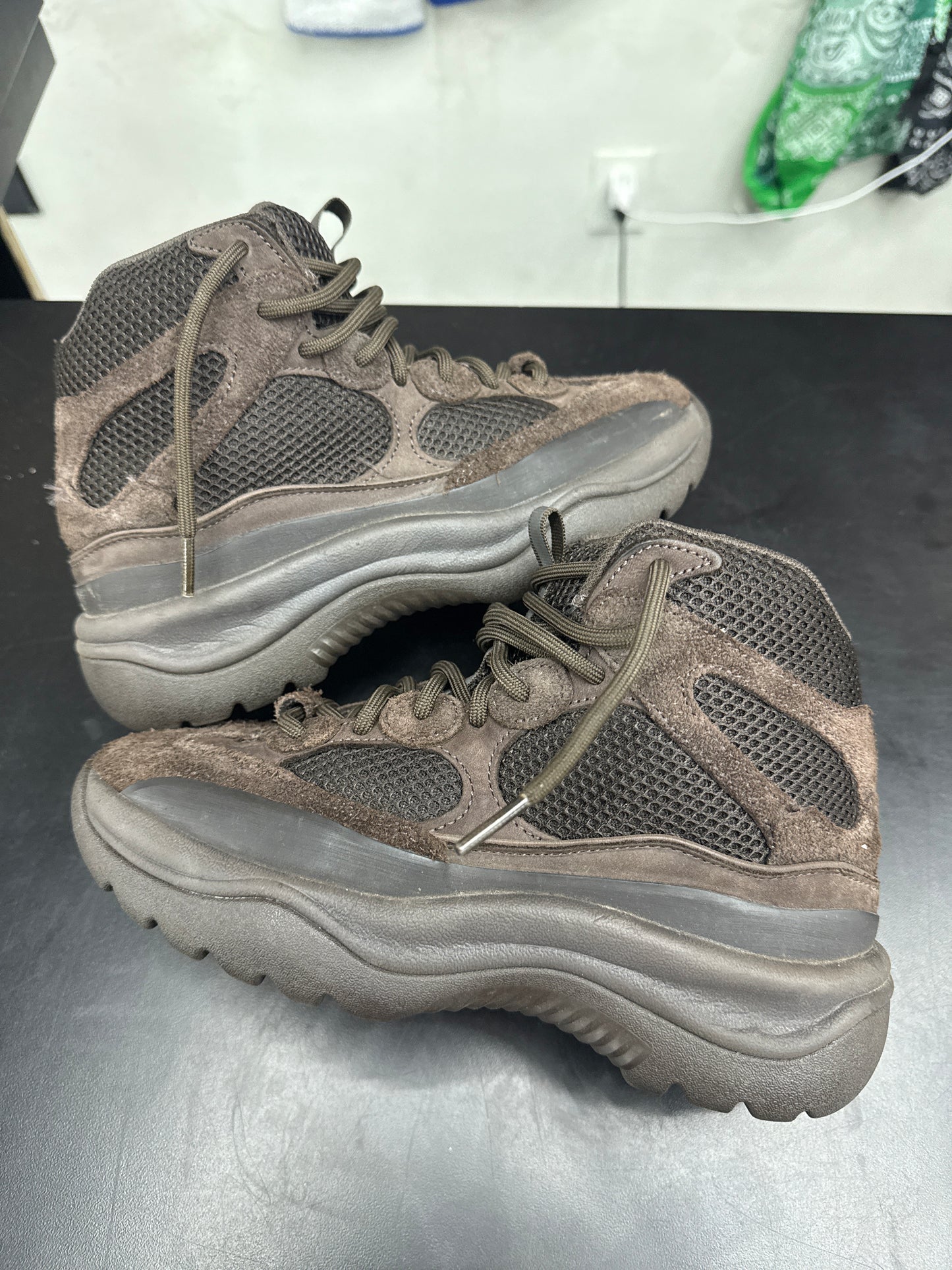 Yeezy Boot Oil (U) - 5.5M (NB)