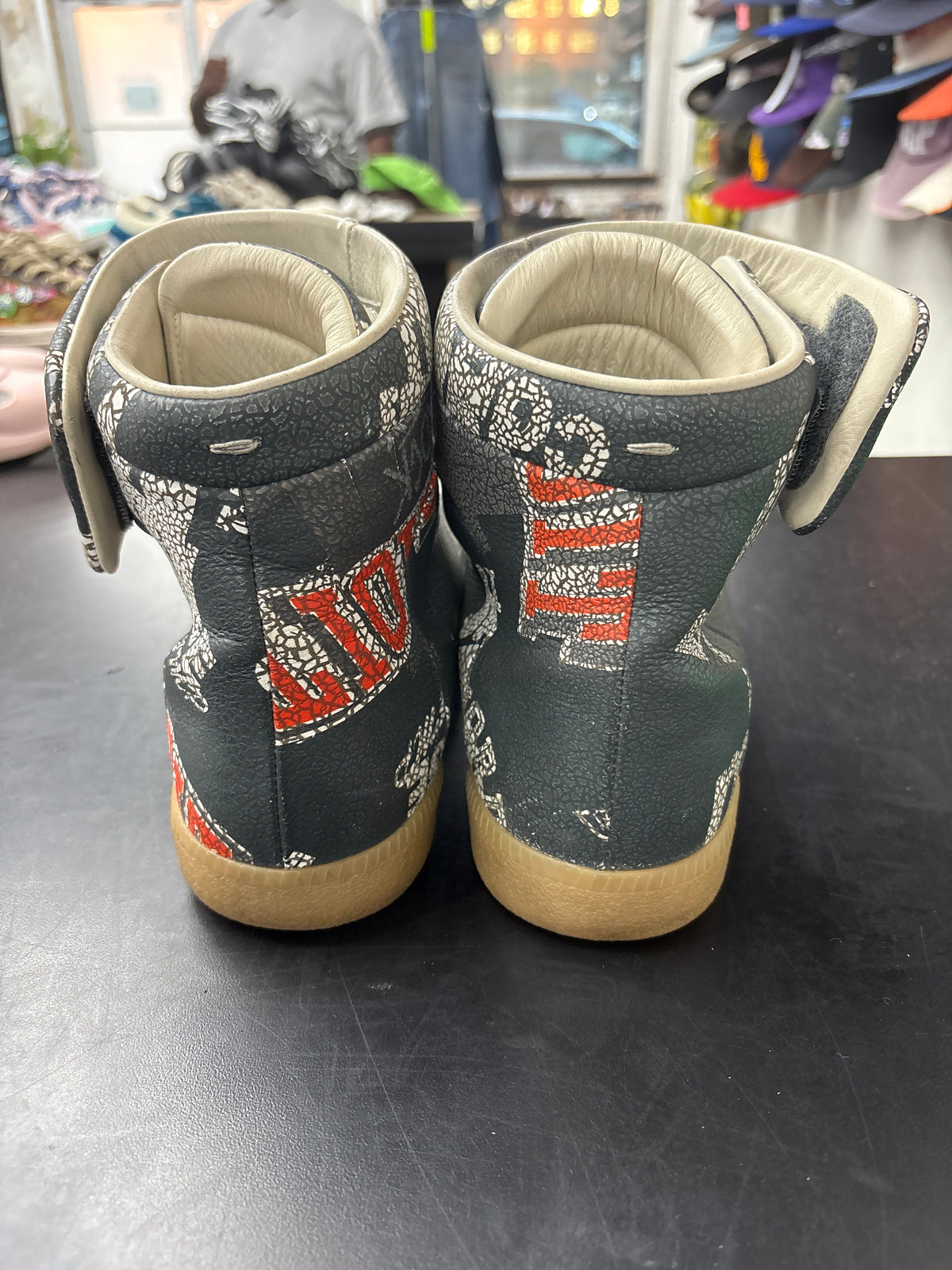 Maison Margiela Future Logos (U) - 42(9) (NB)**
