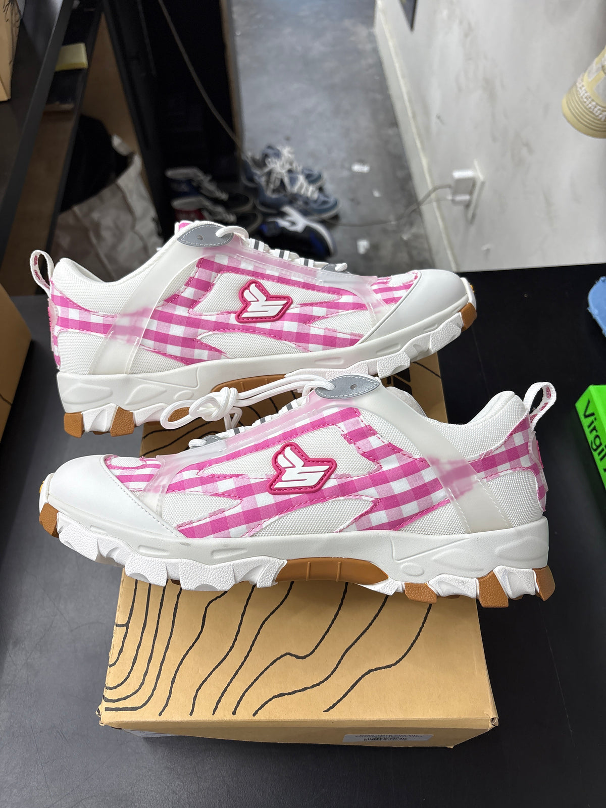 Sicko Hiking Shoe Eric Emanuel White/Pink Plaid FNF - 10M**