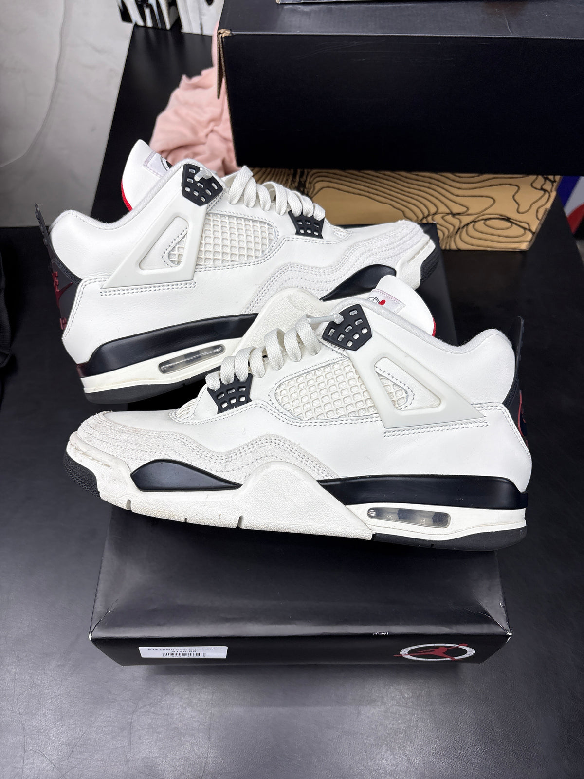 AJ4 Flight Club (U) - 9.5M**