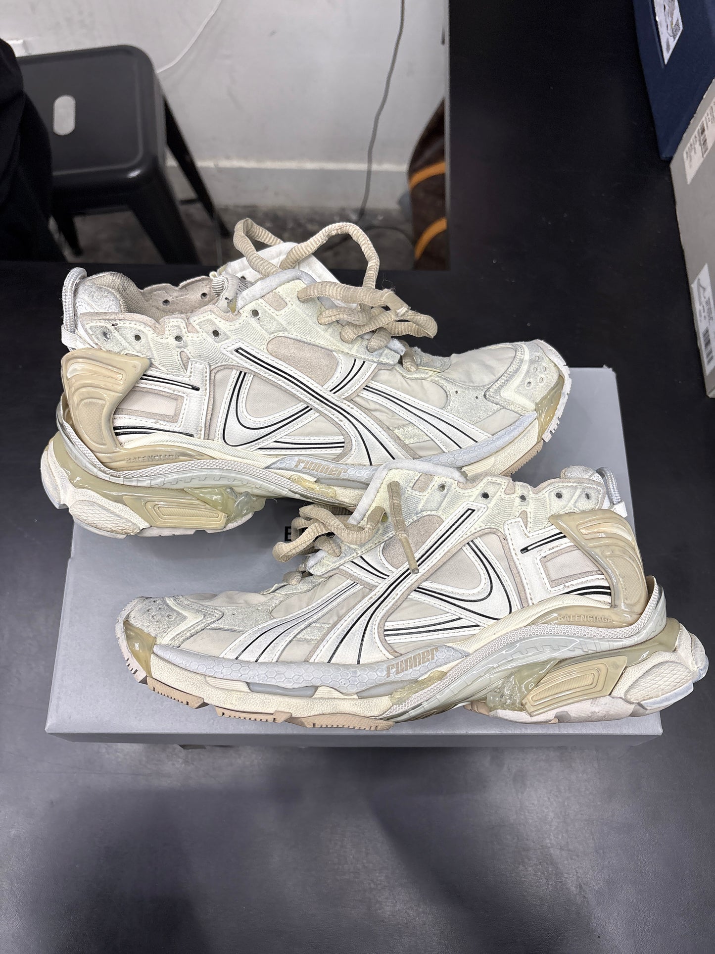 Balenciaga Runner Creme (U) - 41(8)