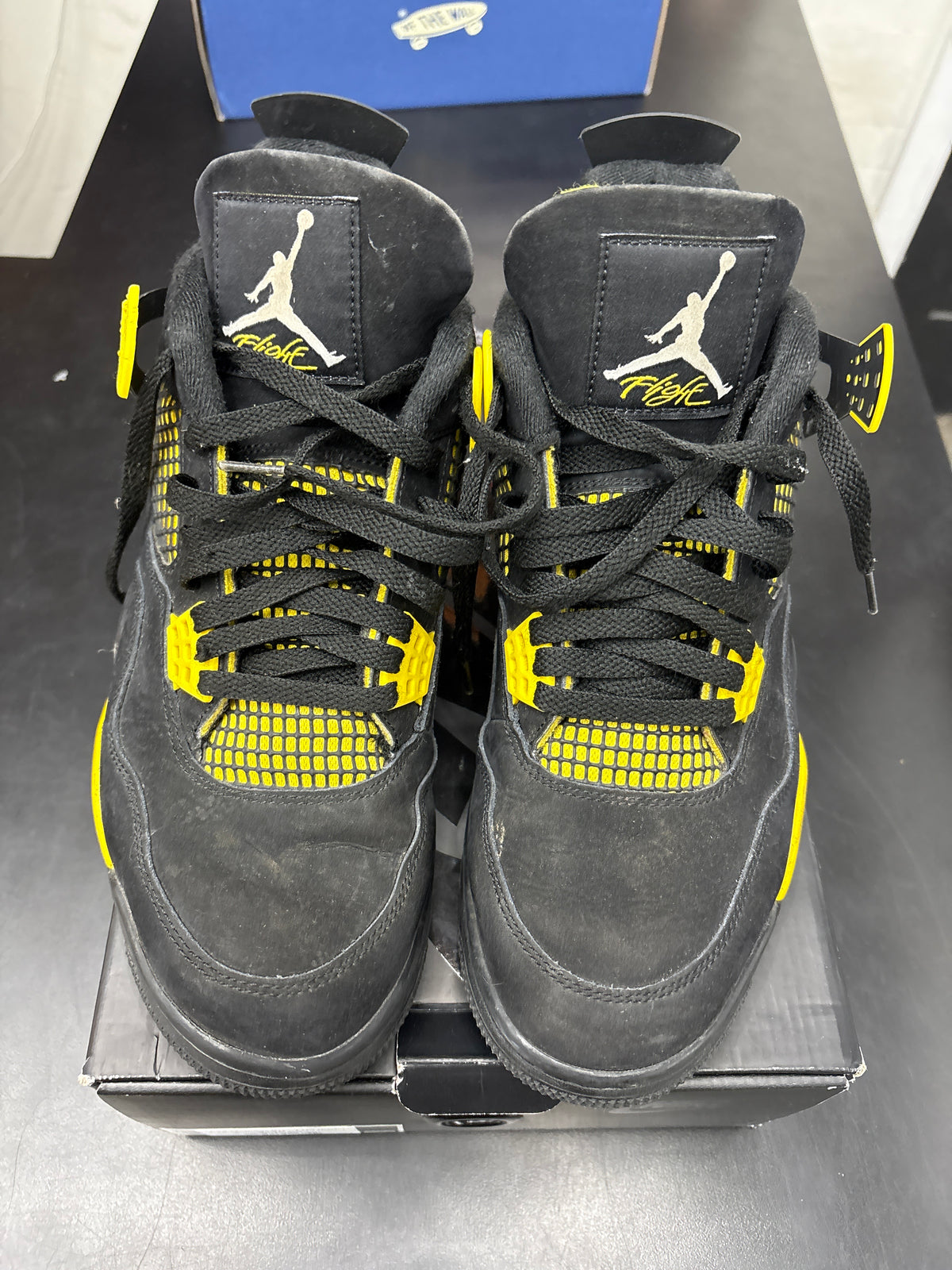 AJ4 Thunder (U) - 11M (RB)**