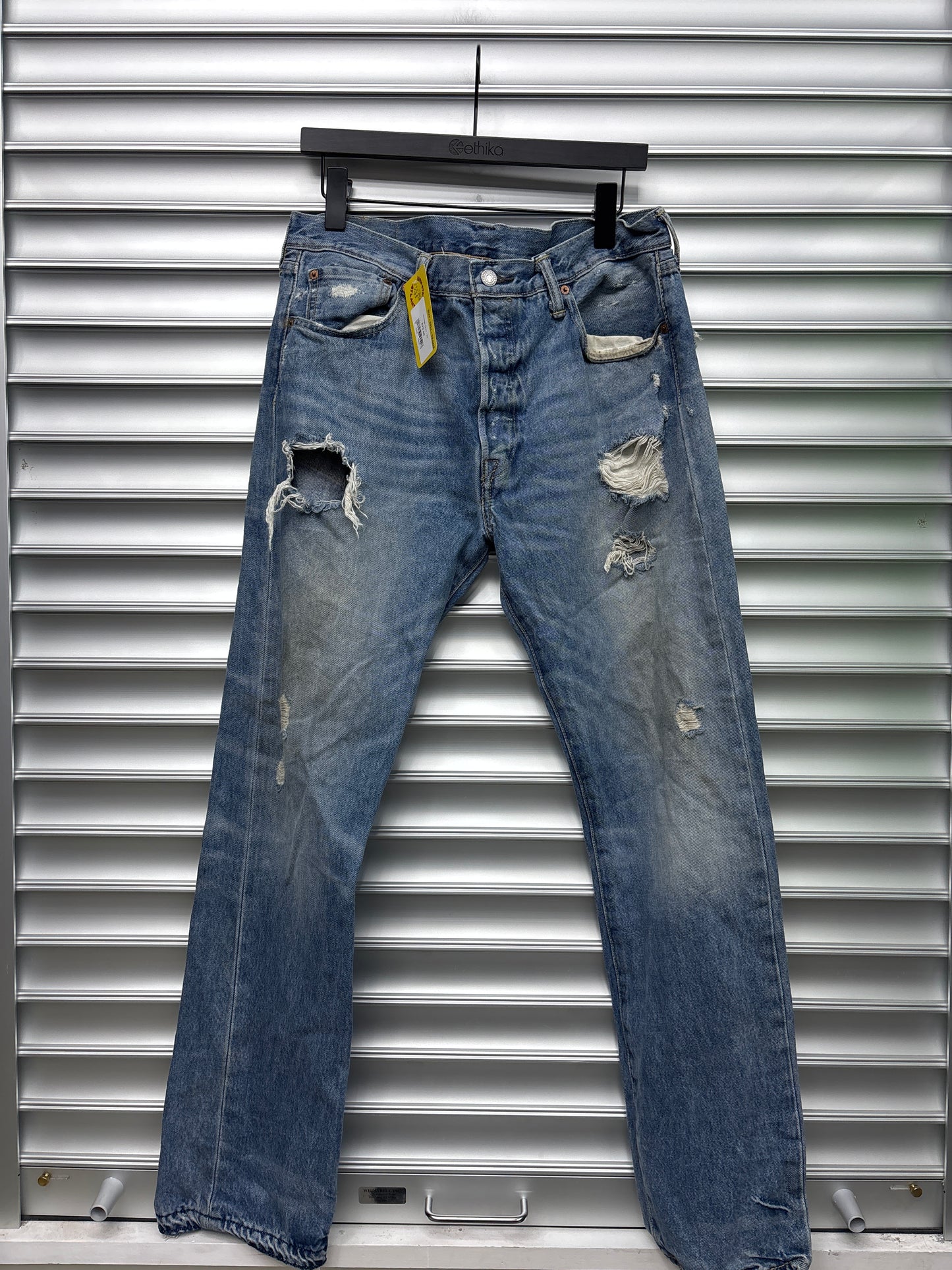 Vintage distressed Levis - 34