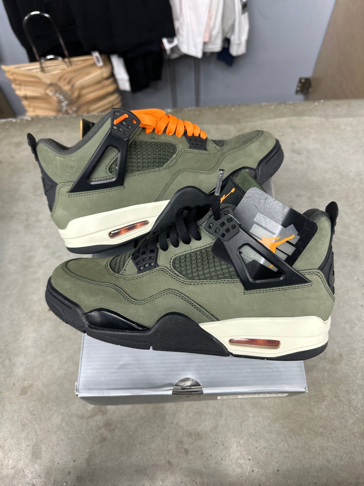 AJ4 Undefeated (U) - 9M