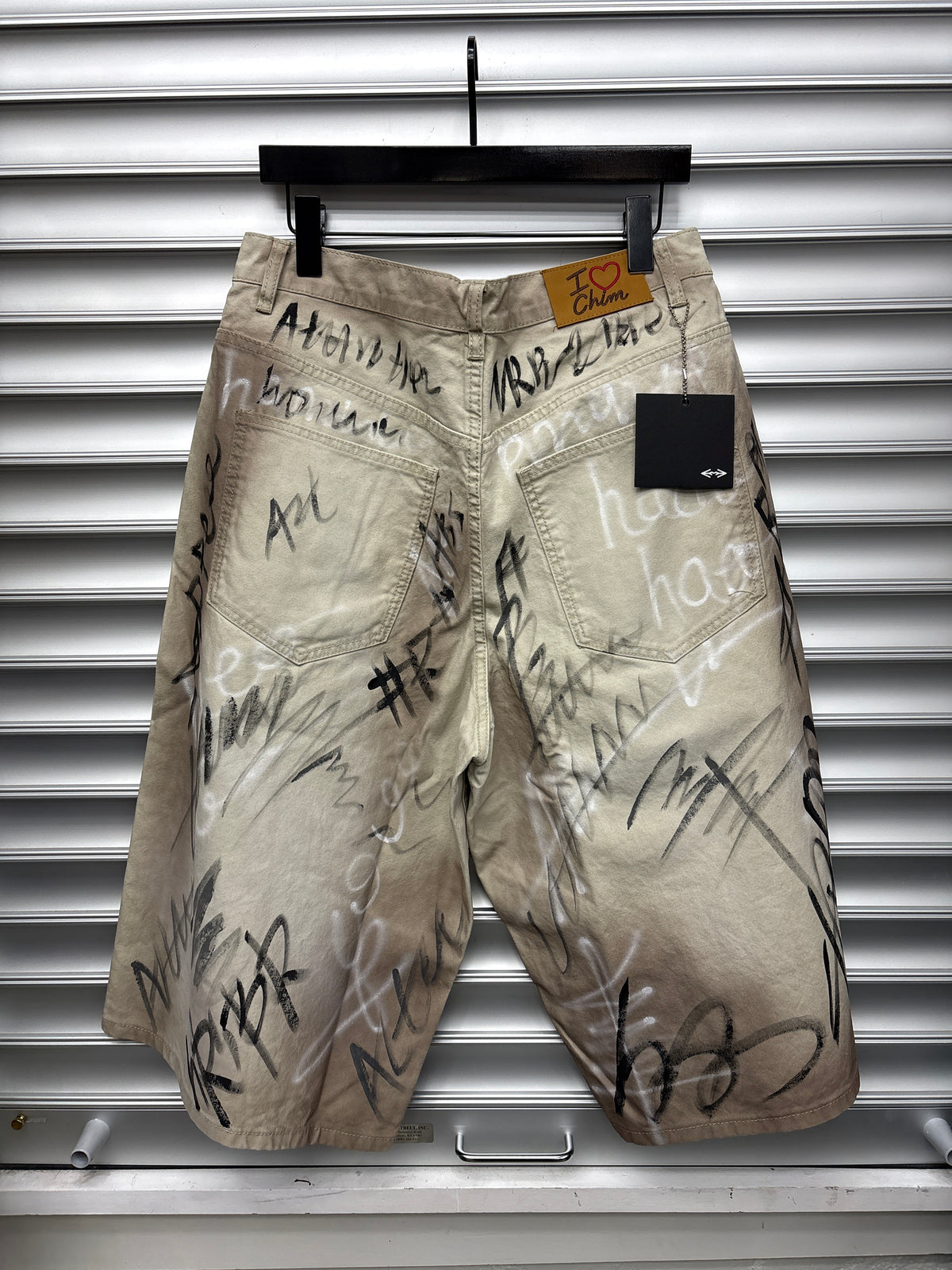 HMDD Banksy Shorts - L**