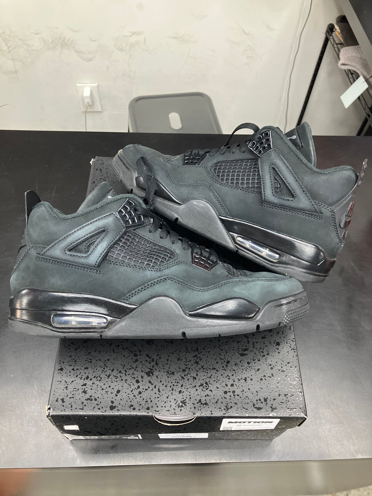 AJ4 Black Cat (U) - 10M