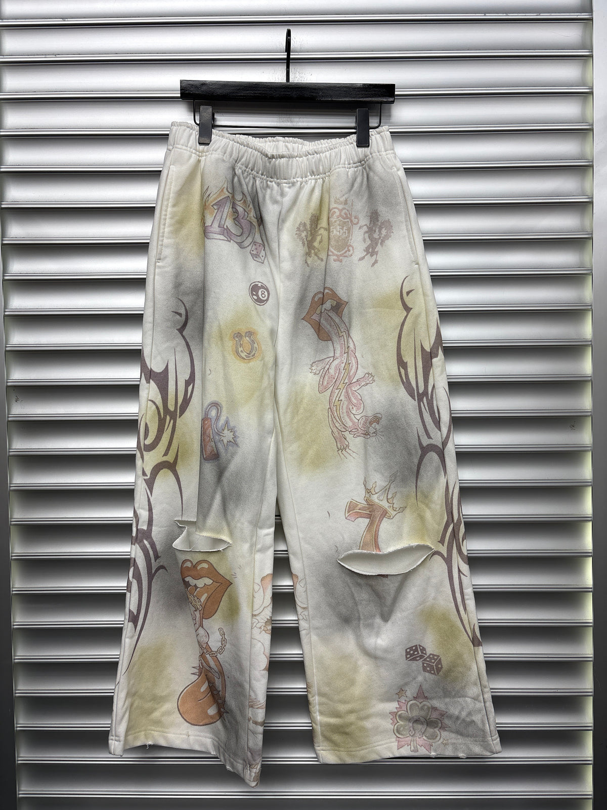 Five Under God Cream Sweatpants - L**