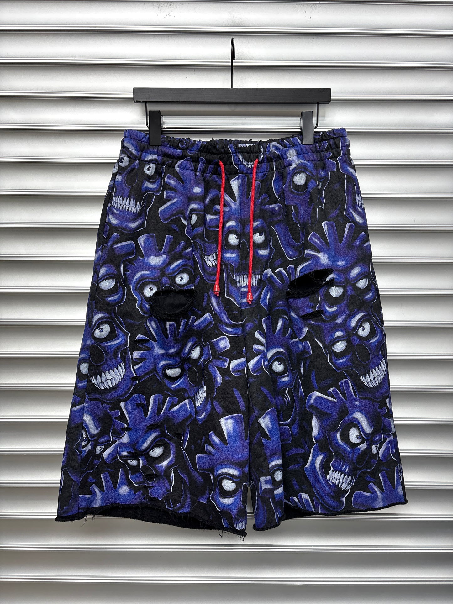 Vertabrae Purple Skull Long Shorts - L