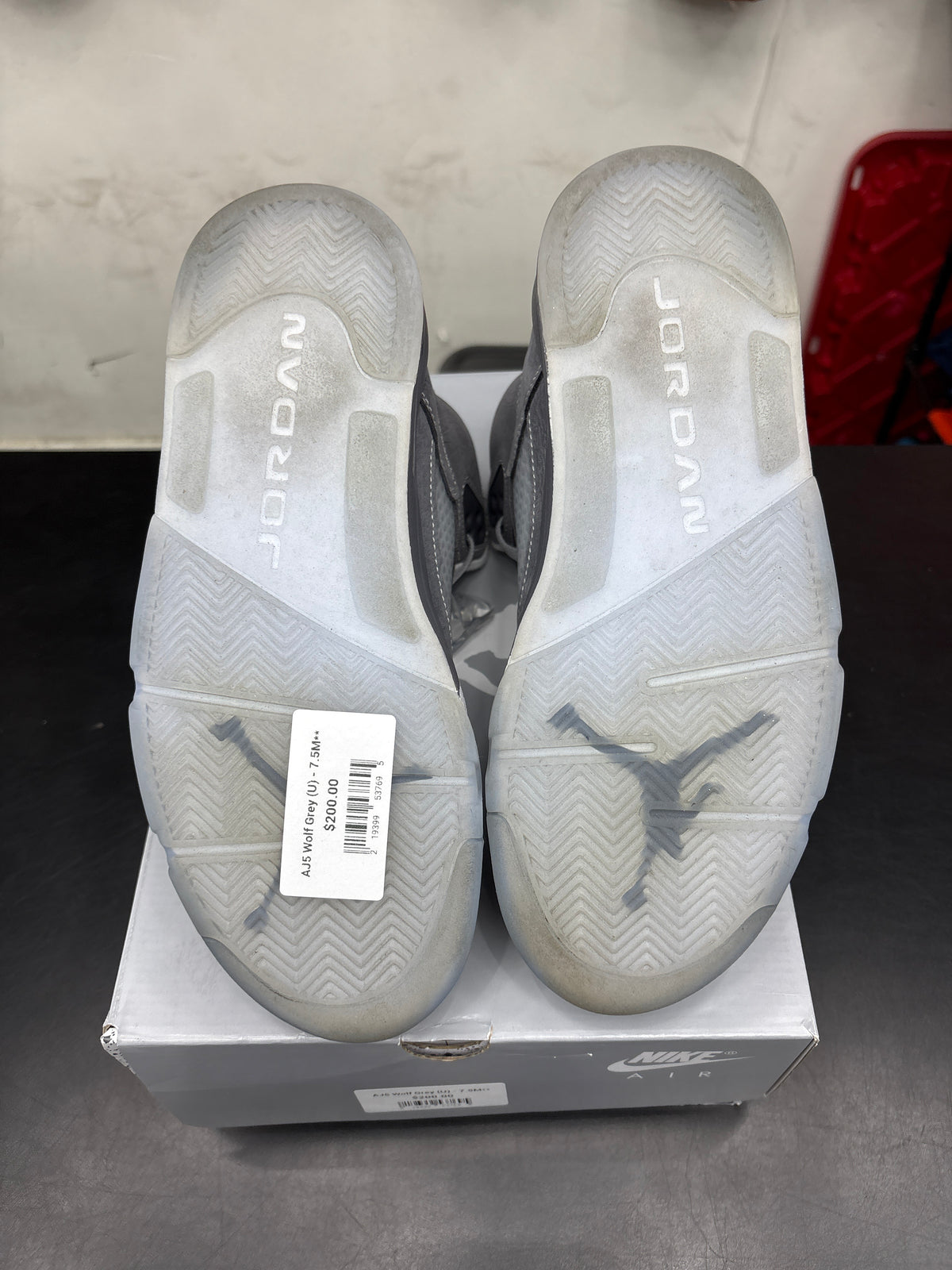 AJ5 Wolf Grey (U) - 7.5M**