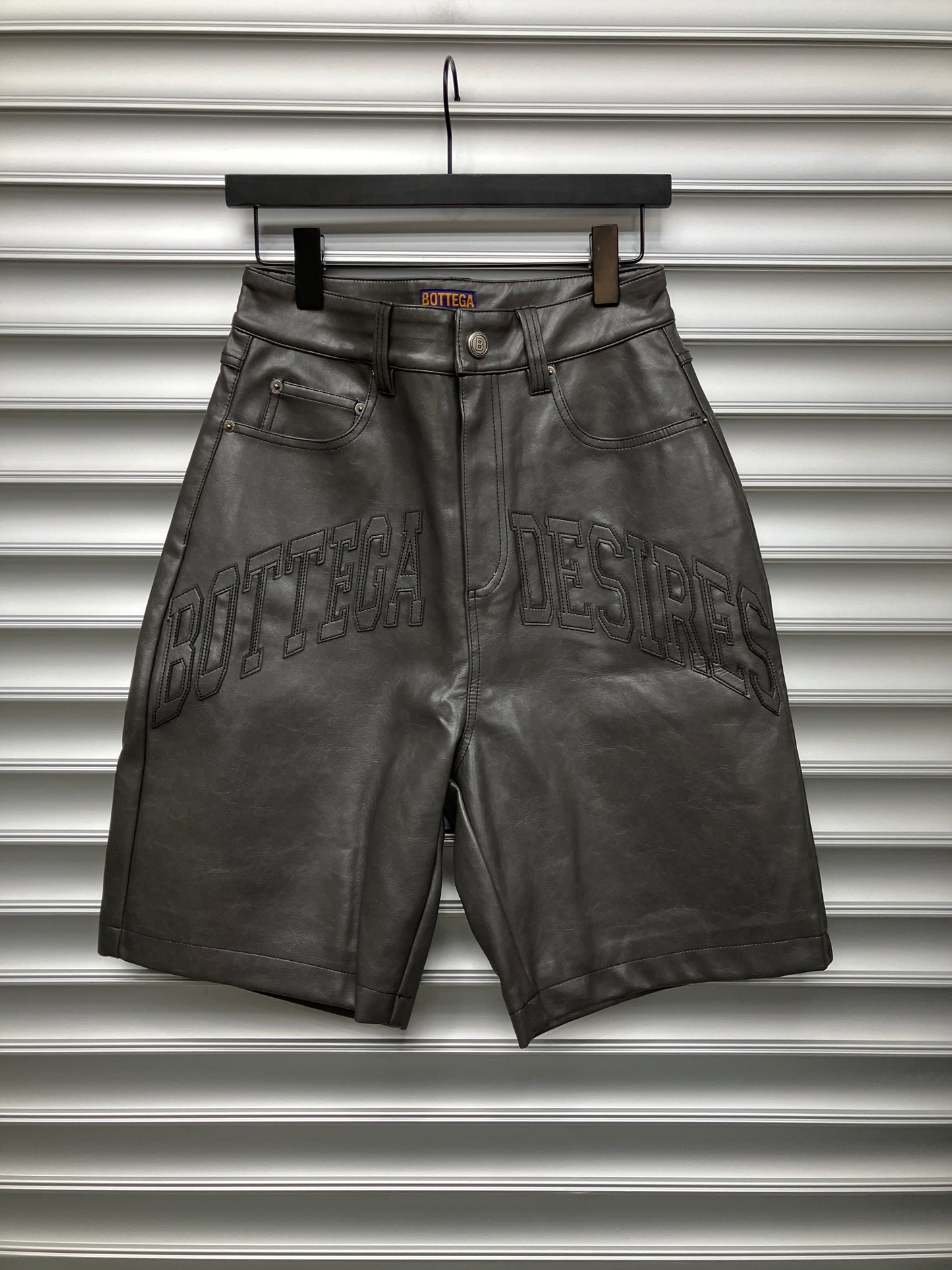 Bottega Desires Grey Leather Shorts - 28