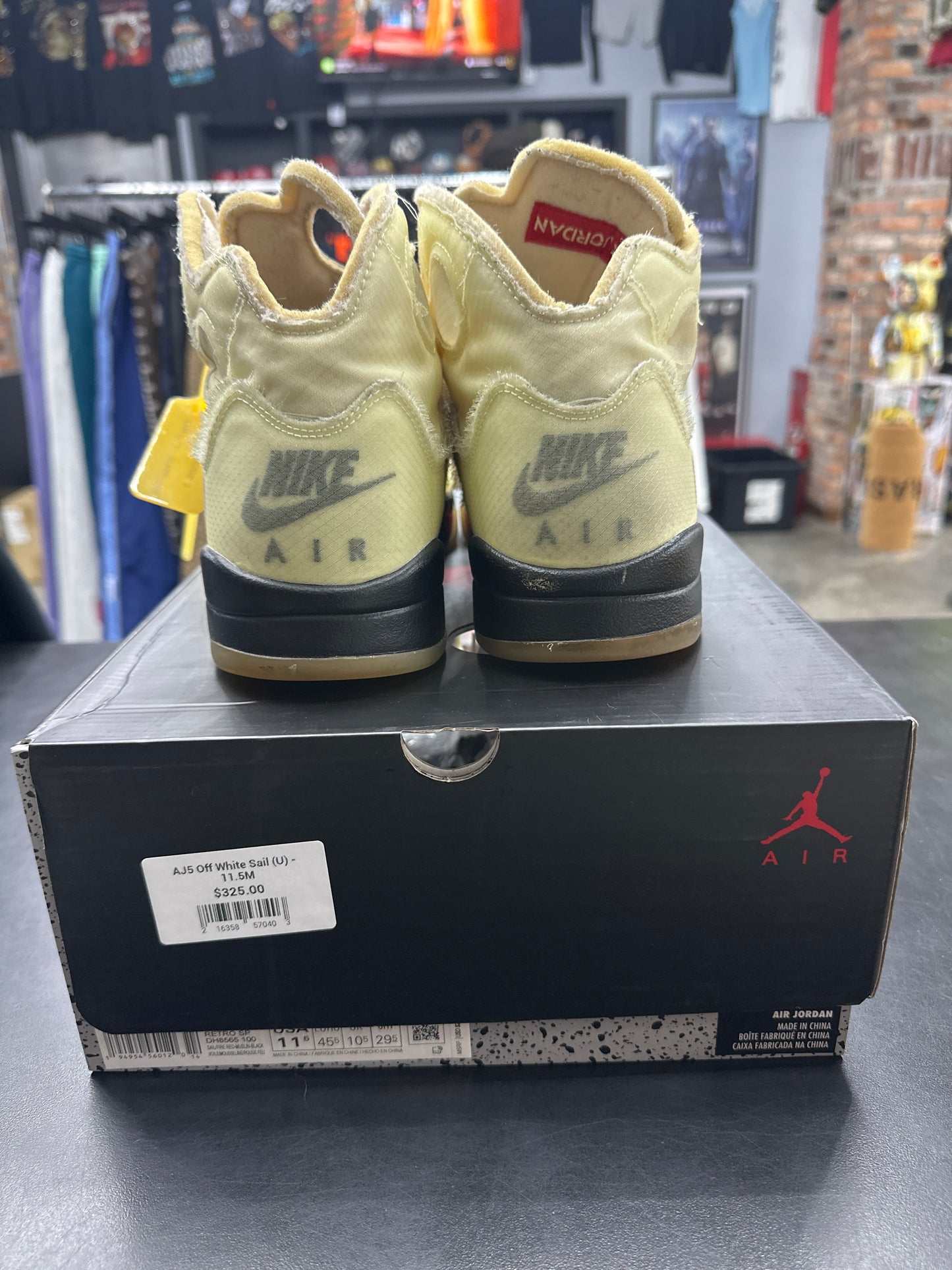 AJ5 Off White Sail (U) - 11.5M