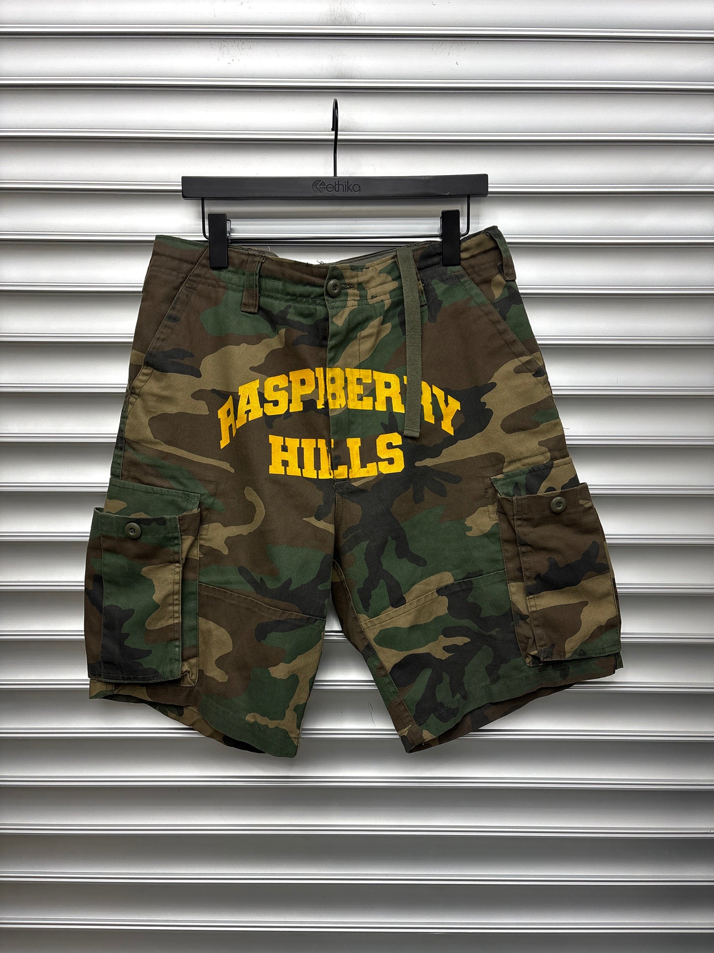 Raspberry Hills Shorts - M