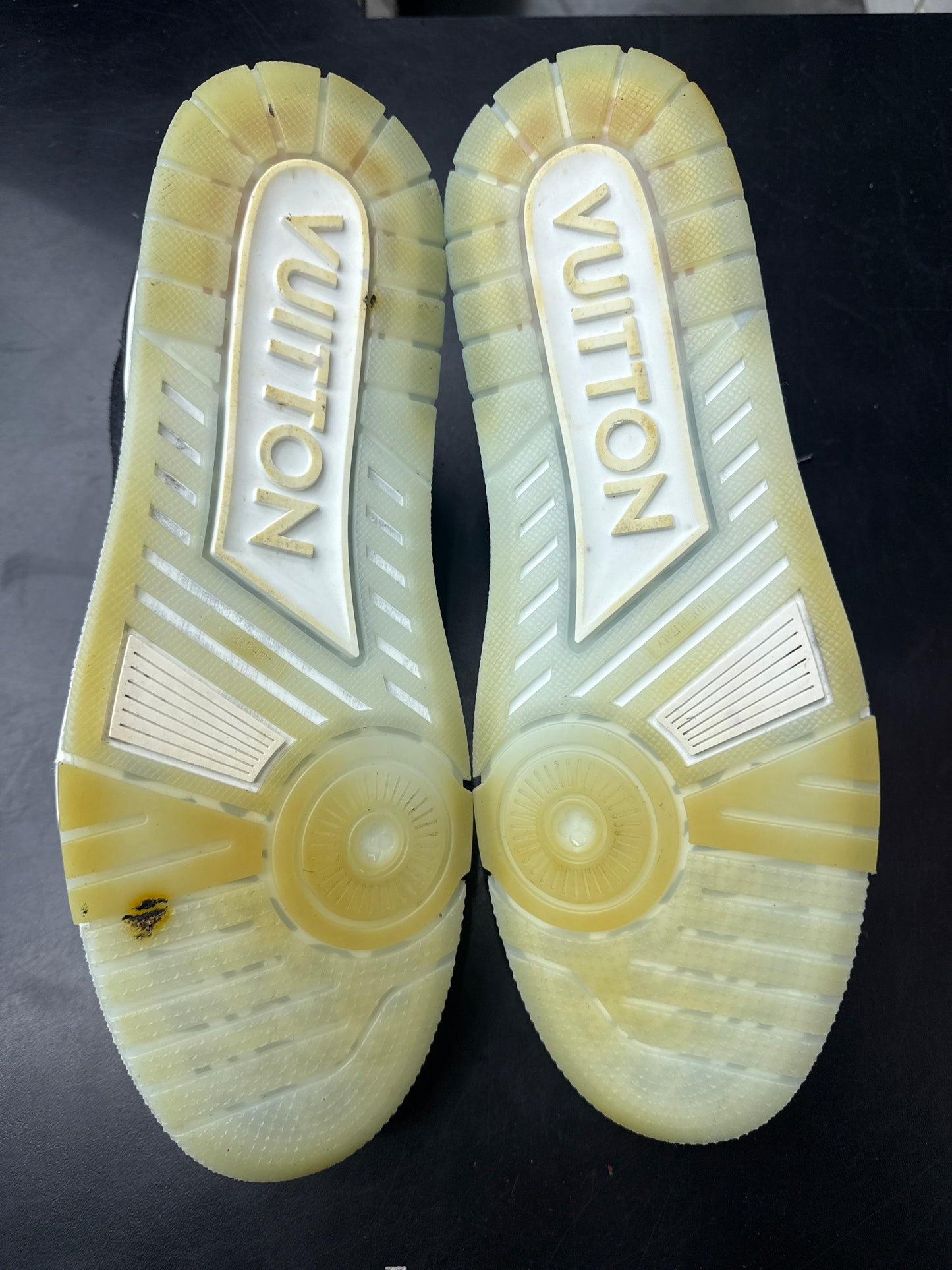 Louis Vuitton Trainer Black Monogram (U) - 12M (NB)