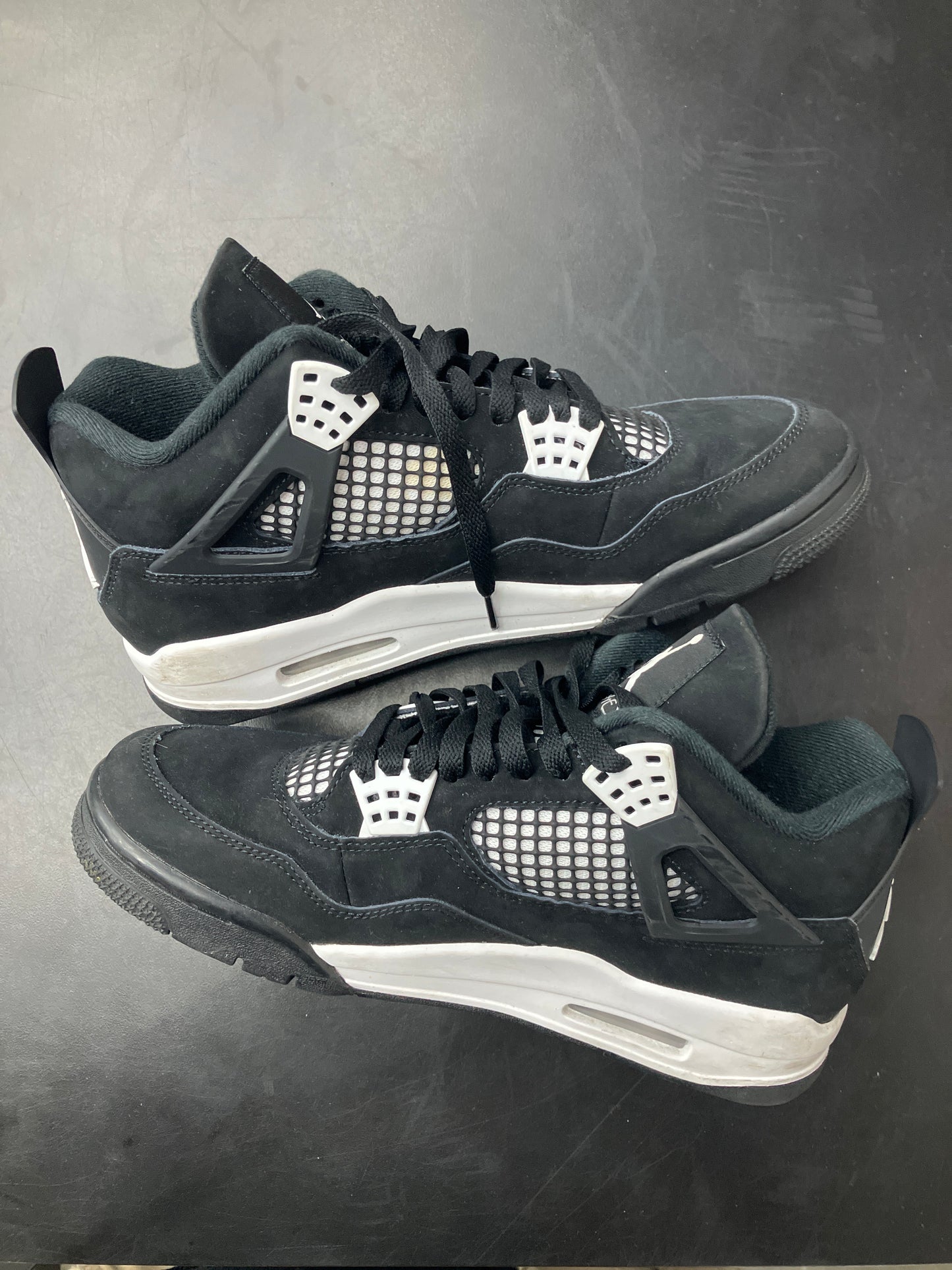 AJ4 White Thunder (U) - 9M (NB)