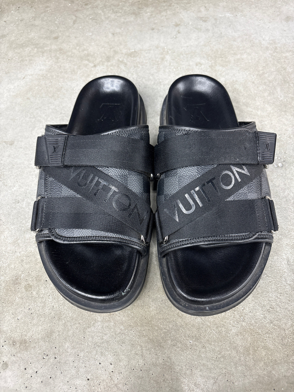 Louis Vuitton Damier Slides (U) - 8M (NB)**