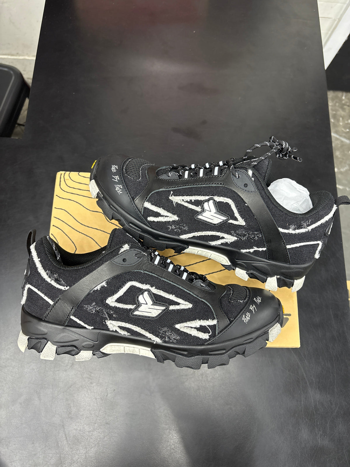 Sicko Hiking Shoe Black (U) - 9.5M**