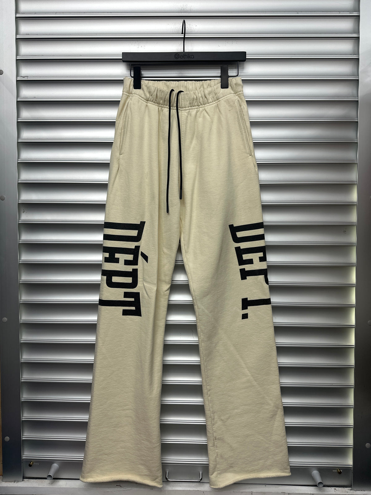Gallery Cream Sweats - S**